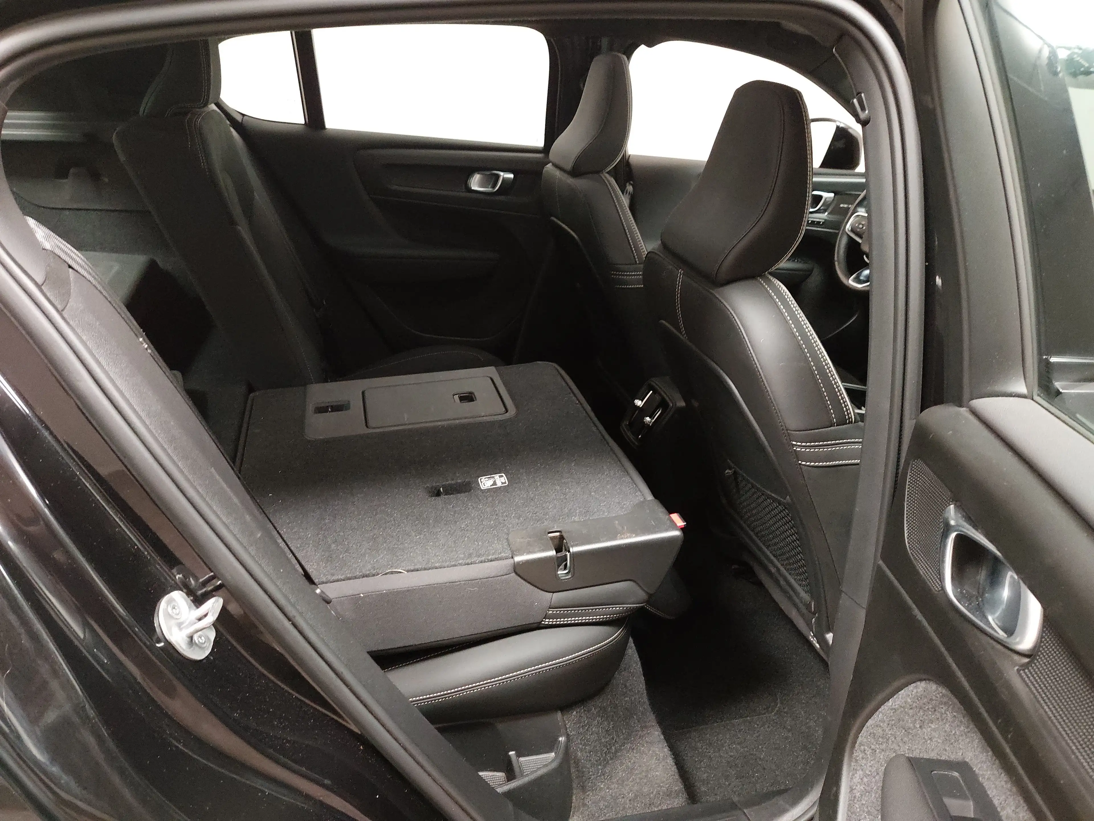 Volvo C40 C40 NAVI KLIMAAUT LED MFL SHZ HUD AHK DAB HIFI Pano — photo 11