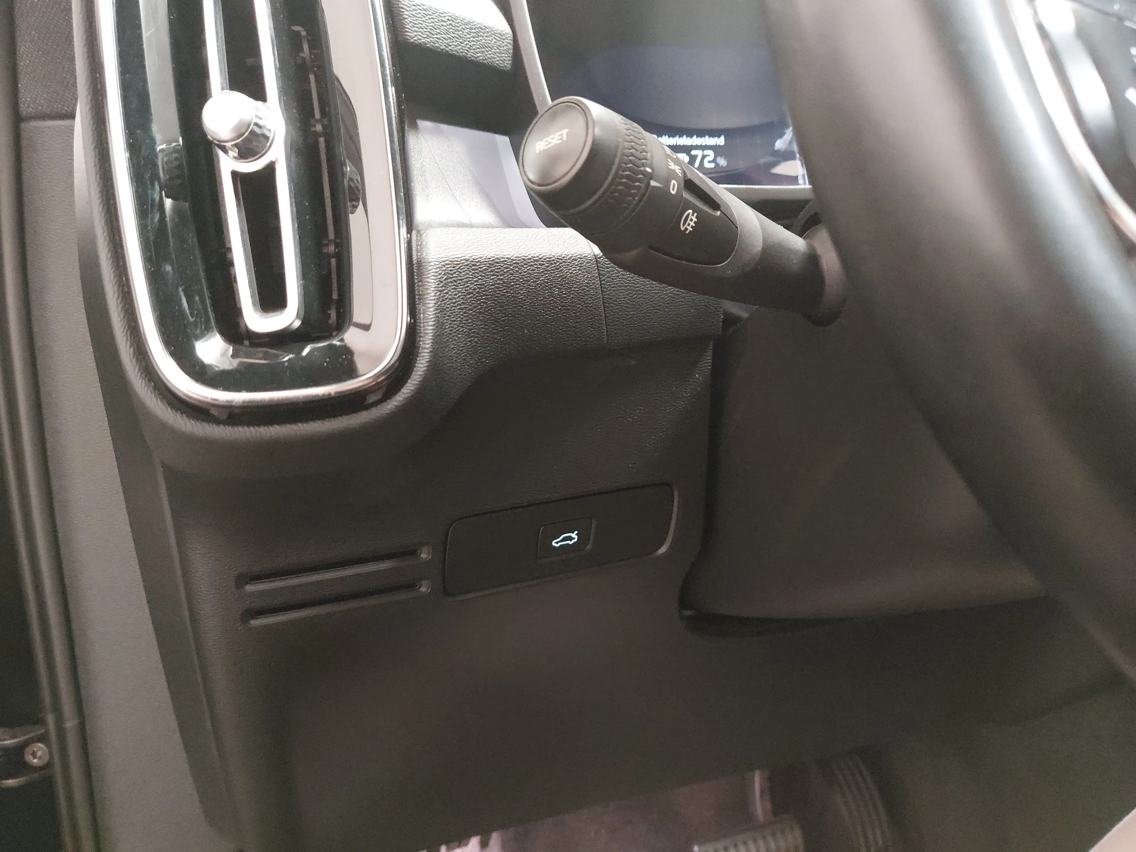 Volvo C40 C40 NAVI KLIMAAUT LED MFL SHZ HUD AHK DAB HIFI Pano — photo 7