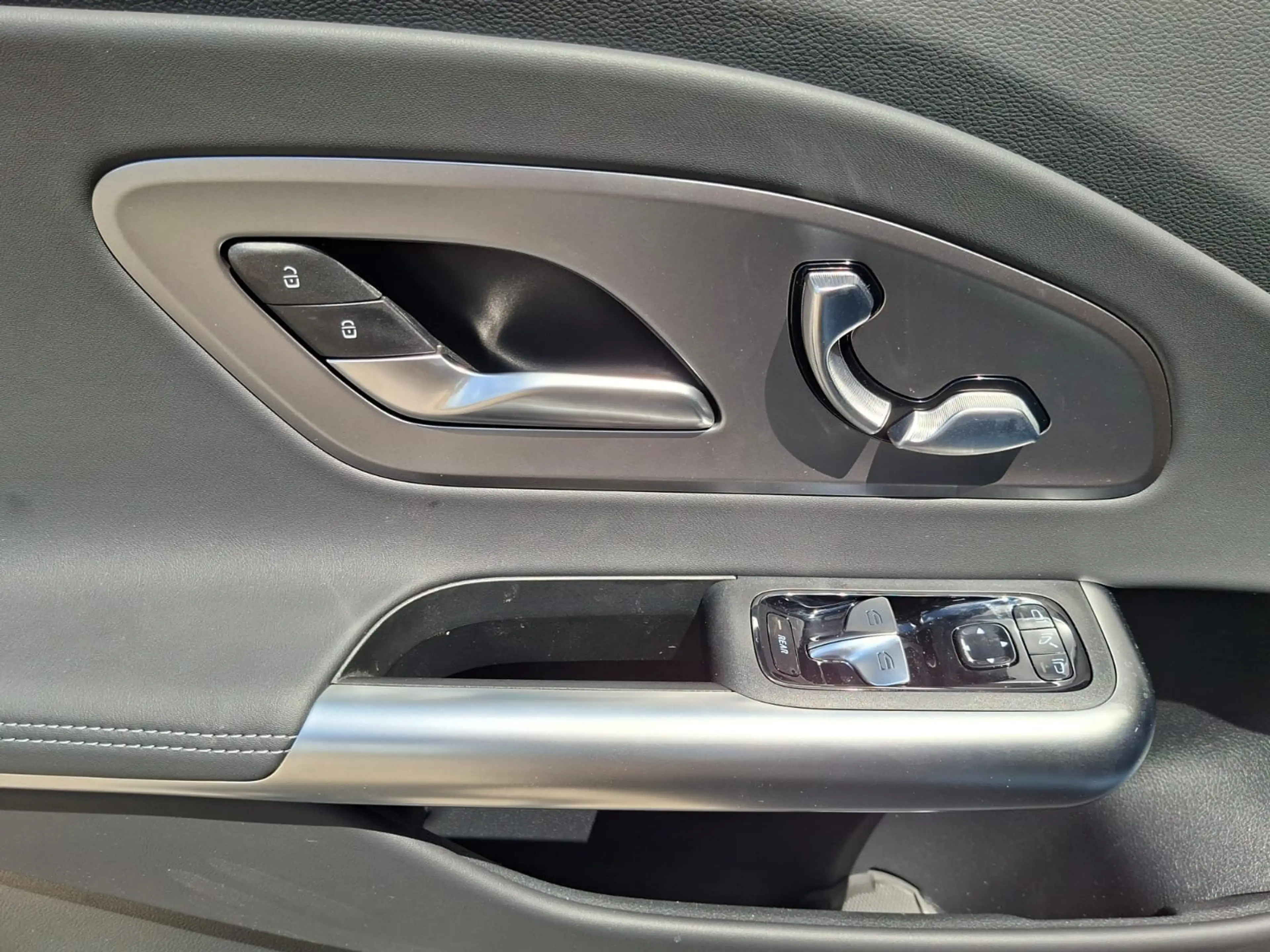 Mercedes-Benz CLA 250 + EQ Progressive/Night/Fahrassist/KeyGo/ — photo 11