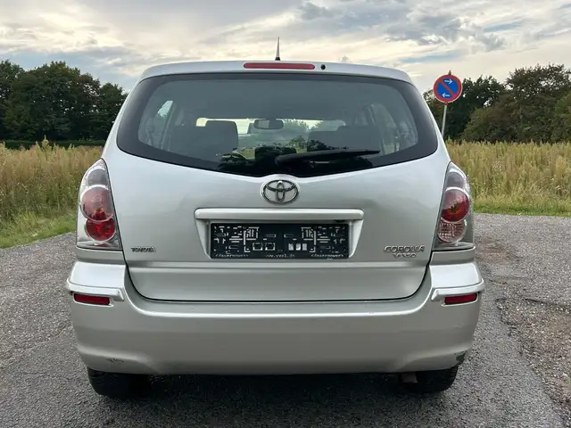 Toyota Corolla Verso view 4