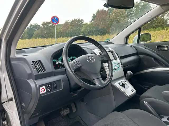 Toyota Corolla Verso view 11