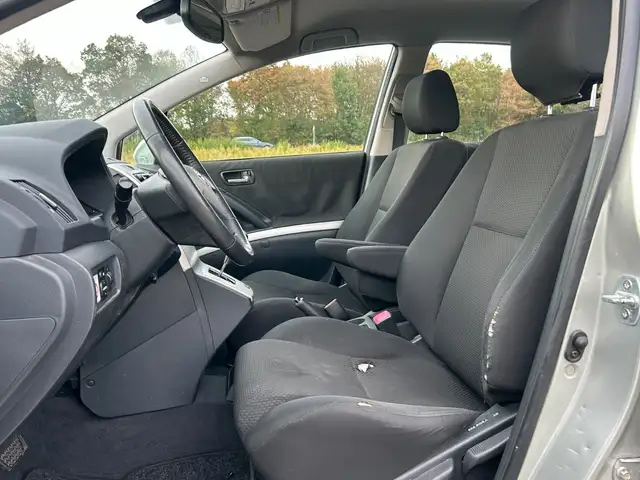 Toyota Corolla Verso view 10