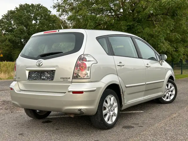 Toyota Corolla Verso view 5