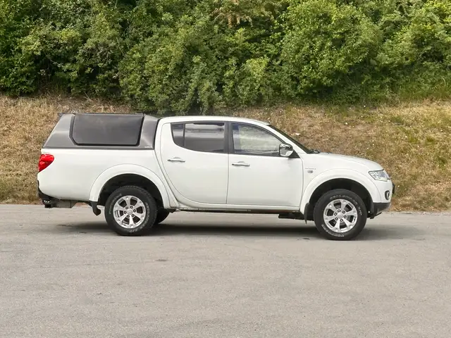 Mitsubishi L200 Invite Doppelkabine 4WD / Klima / Diesel