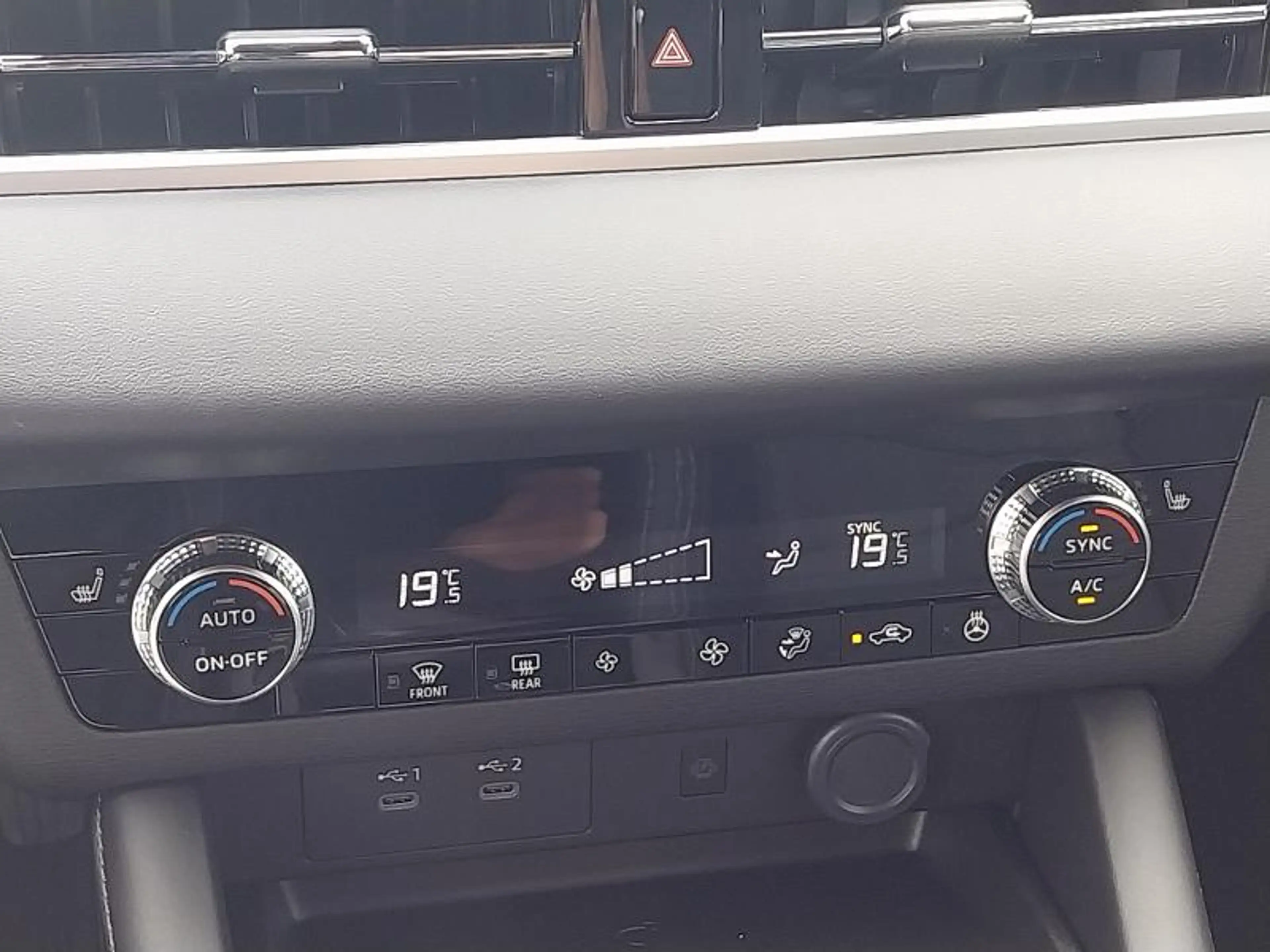 Mitsubishi Outlander 2.4L PHEV Select — photo 15