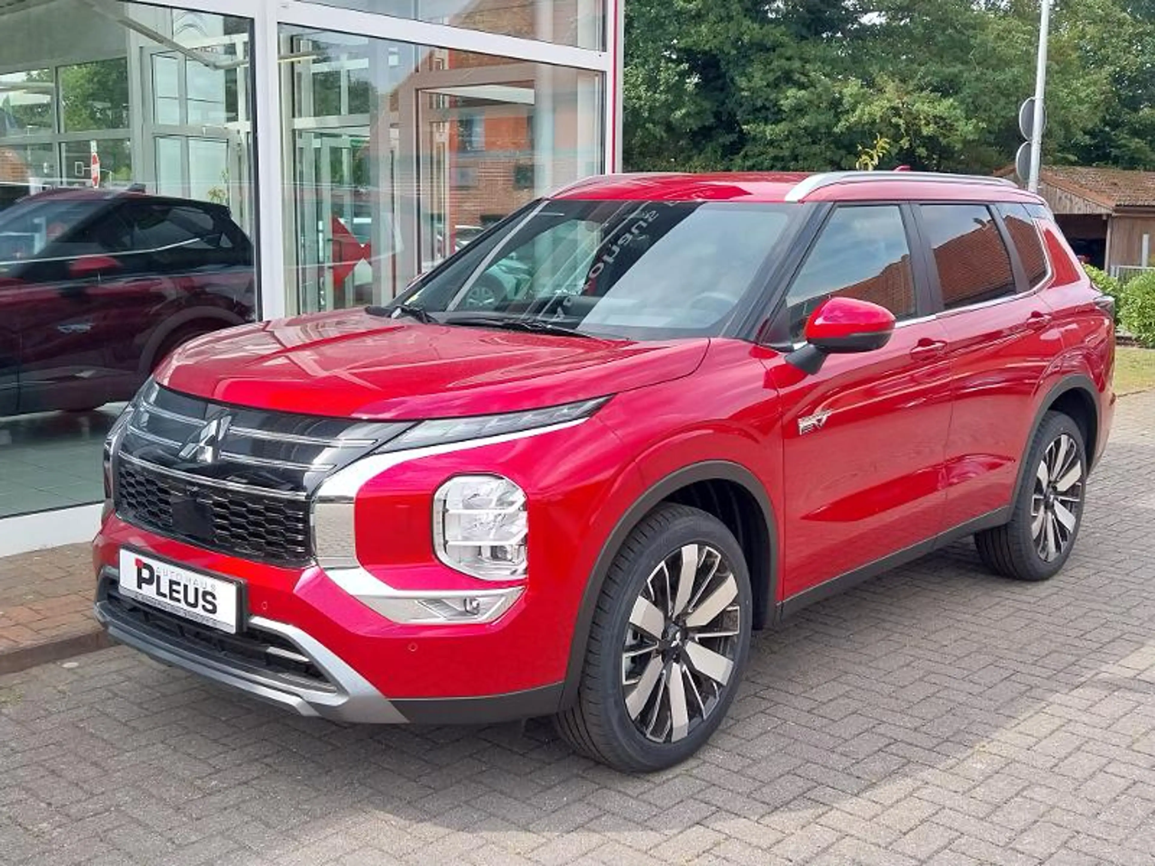 Mitsubishi Outlander 2.4L PHEV Select — photo 2