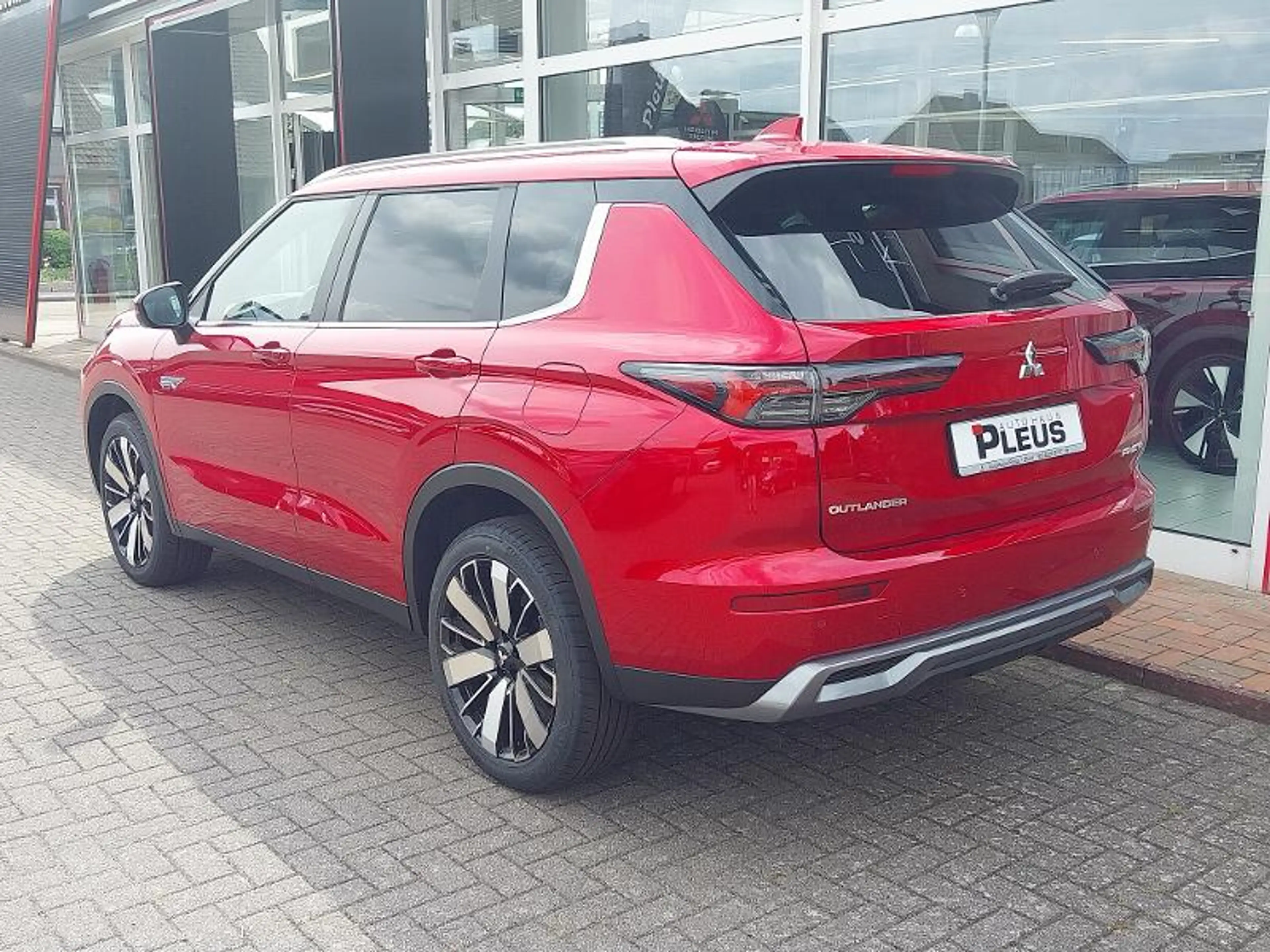 Mitsubishi Outlander 2.4L PHEV Select — photo 4