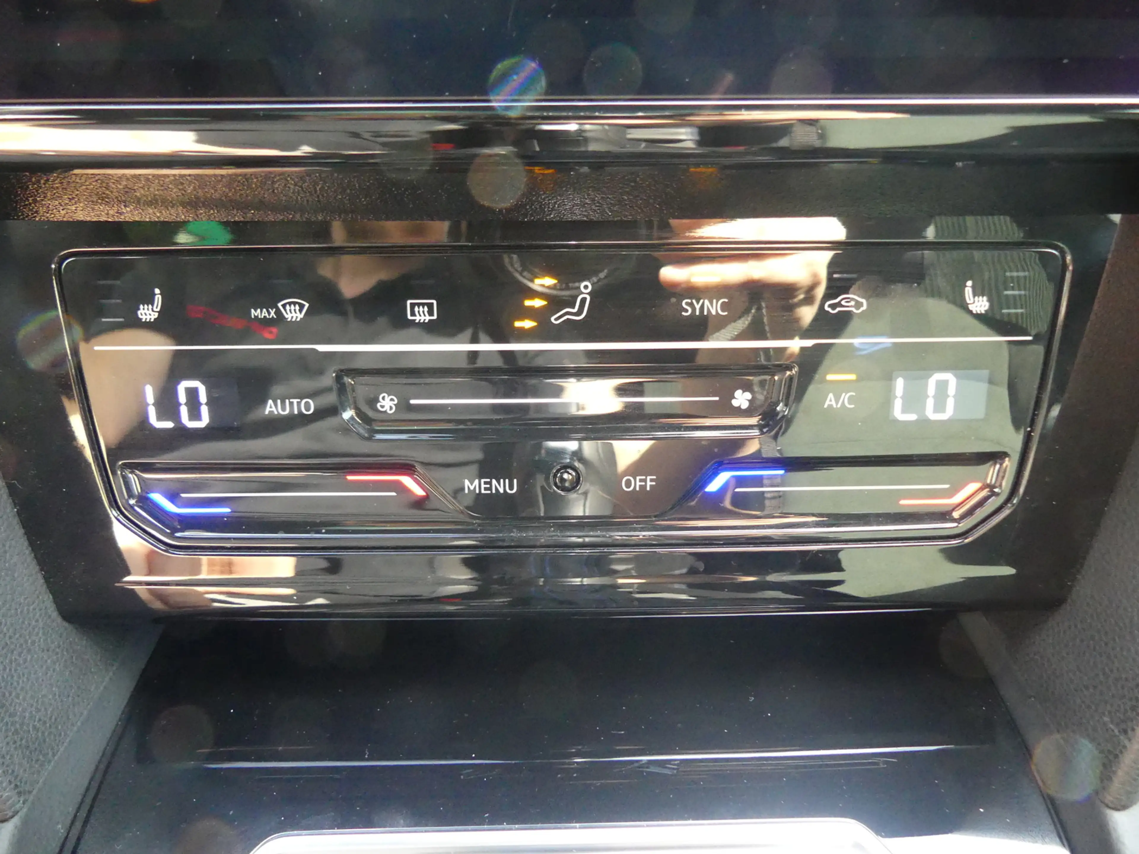 Volkswagen Arteon Shooting Brake R 2.0 TSI 4Mot IQ-LIGHT/PANO — photo 9