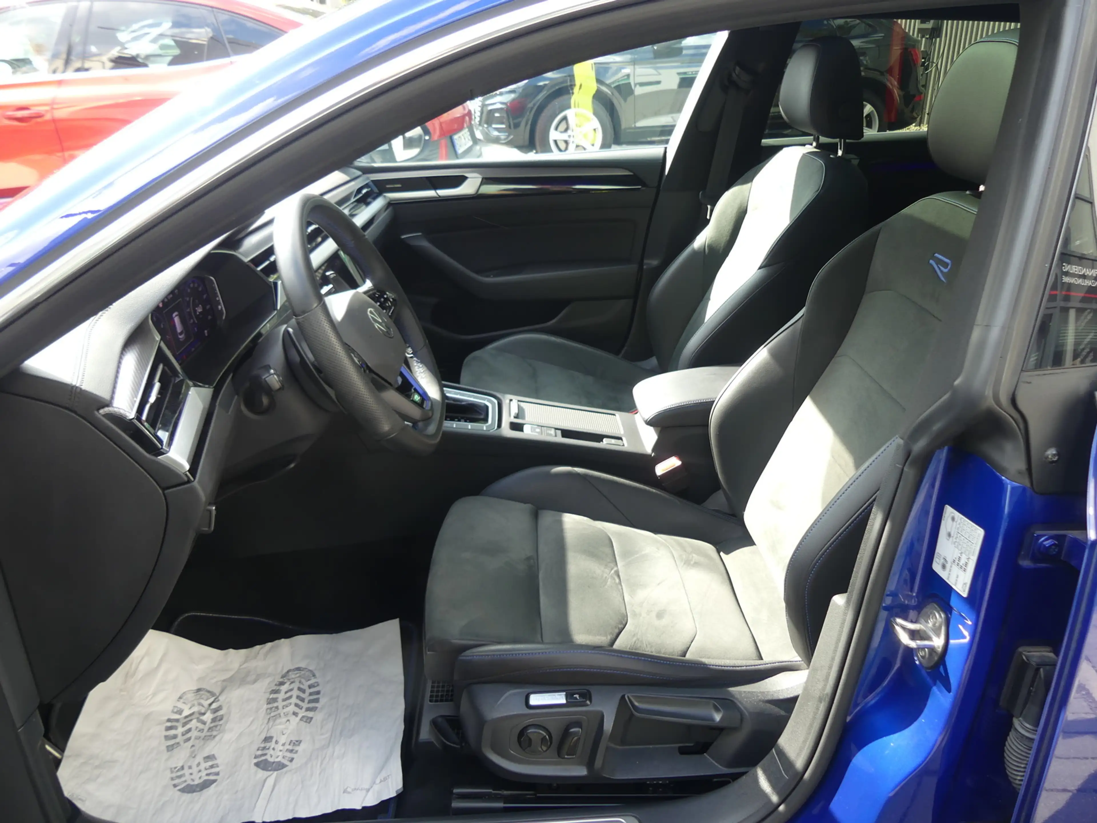Volkswagen Arteon Shooting Brake R 2.0 TSI 4Mot IQ-LIGHT/PANO — photo 10