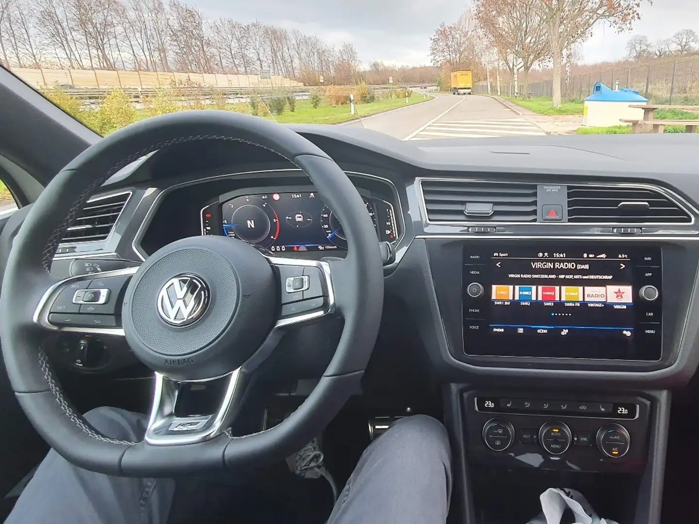 Volkswagen Tiguan Allspace 2.0 TDI SCR 4Motion DSG Highline Weiß - 2