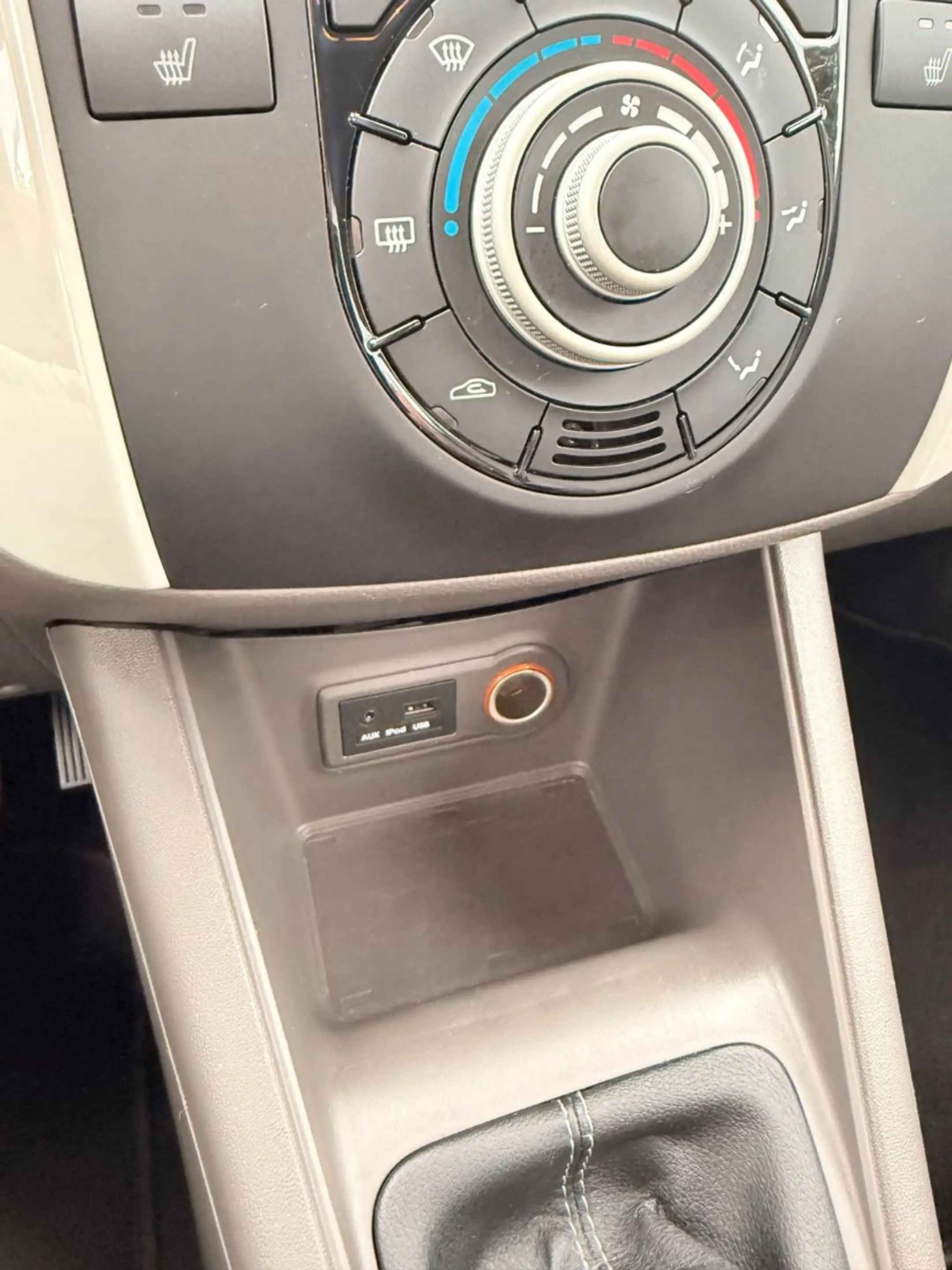 Kia Venga Spirit,Teilleder — photo 12