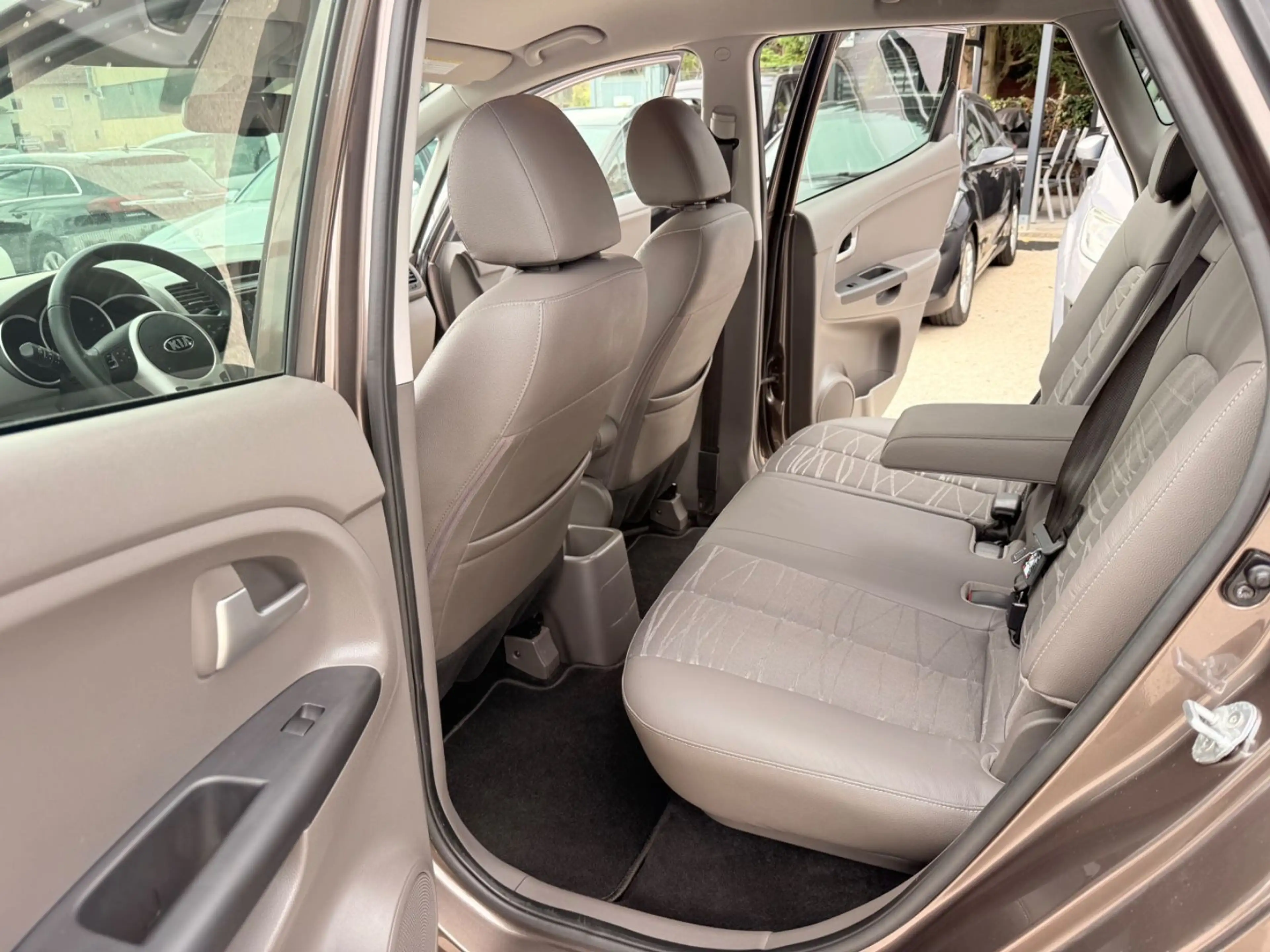 Kia Venga Spirit,Teilleder — photo 26
