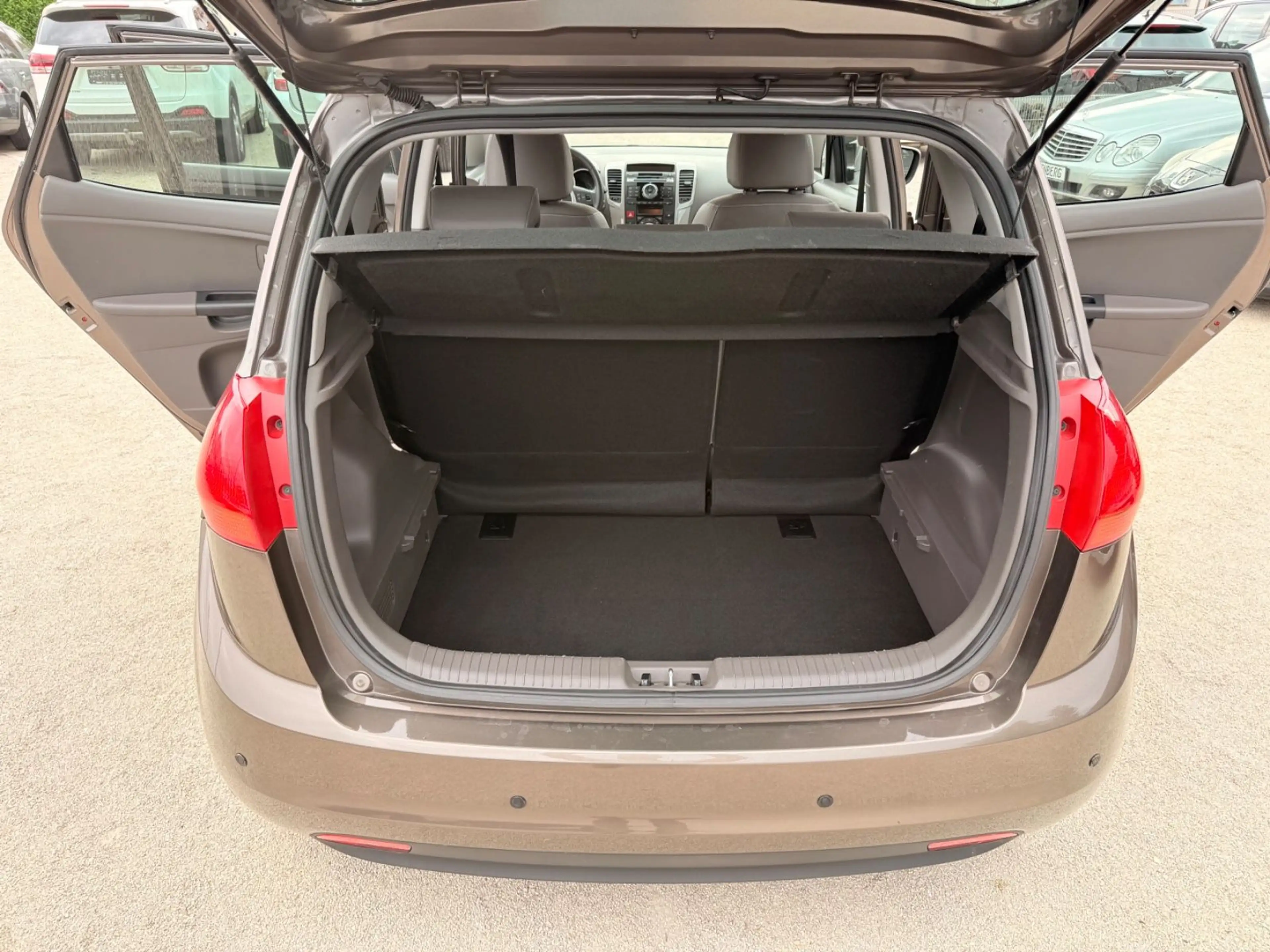 Kia Venga Spirit,Teilleder — photo 15