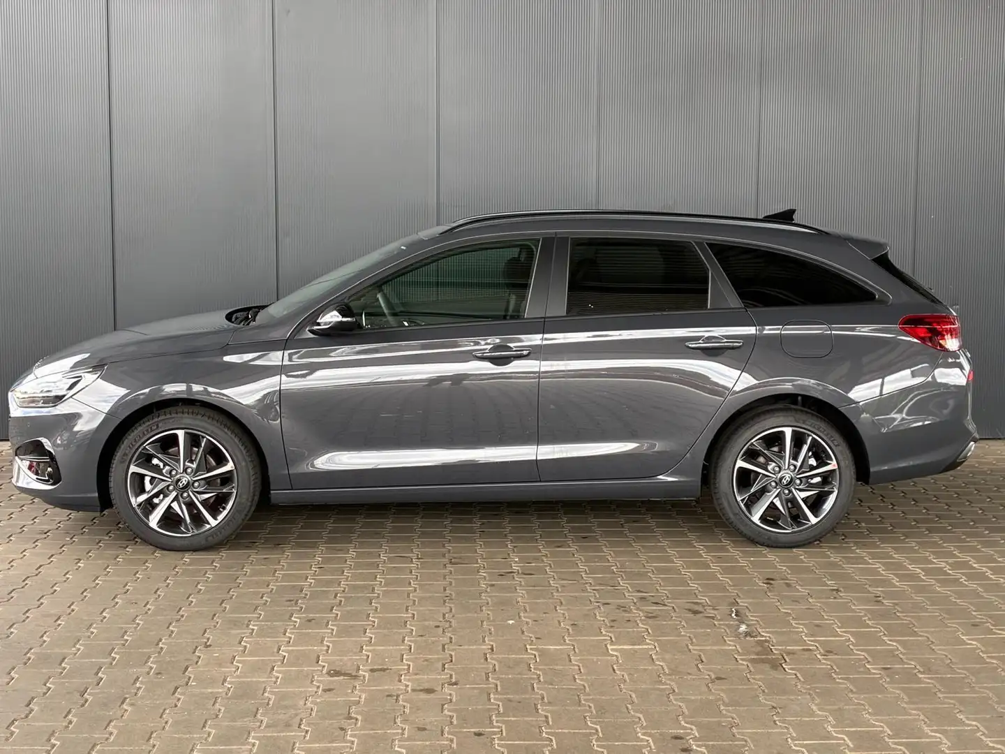 Hyundai i30 Kombi Comfort Plus 1.0 TGDI DCT / Navi Sitz + L... Grau - 2