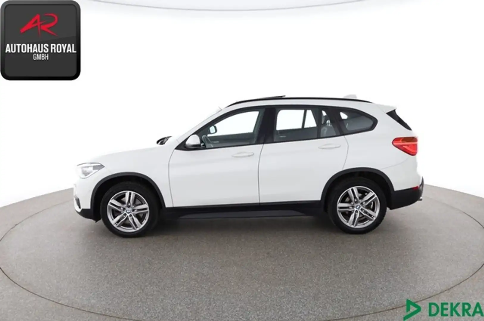 BMW X1 xDrive20i KEYLESSGO,LED,PANORAMA,NAVI,18ZOLL Weiß - 2