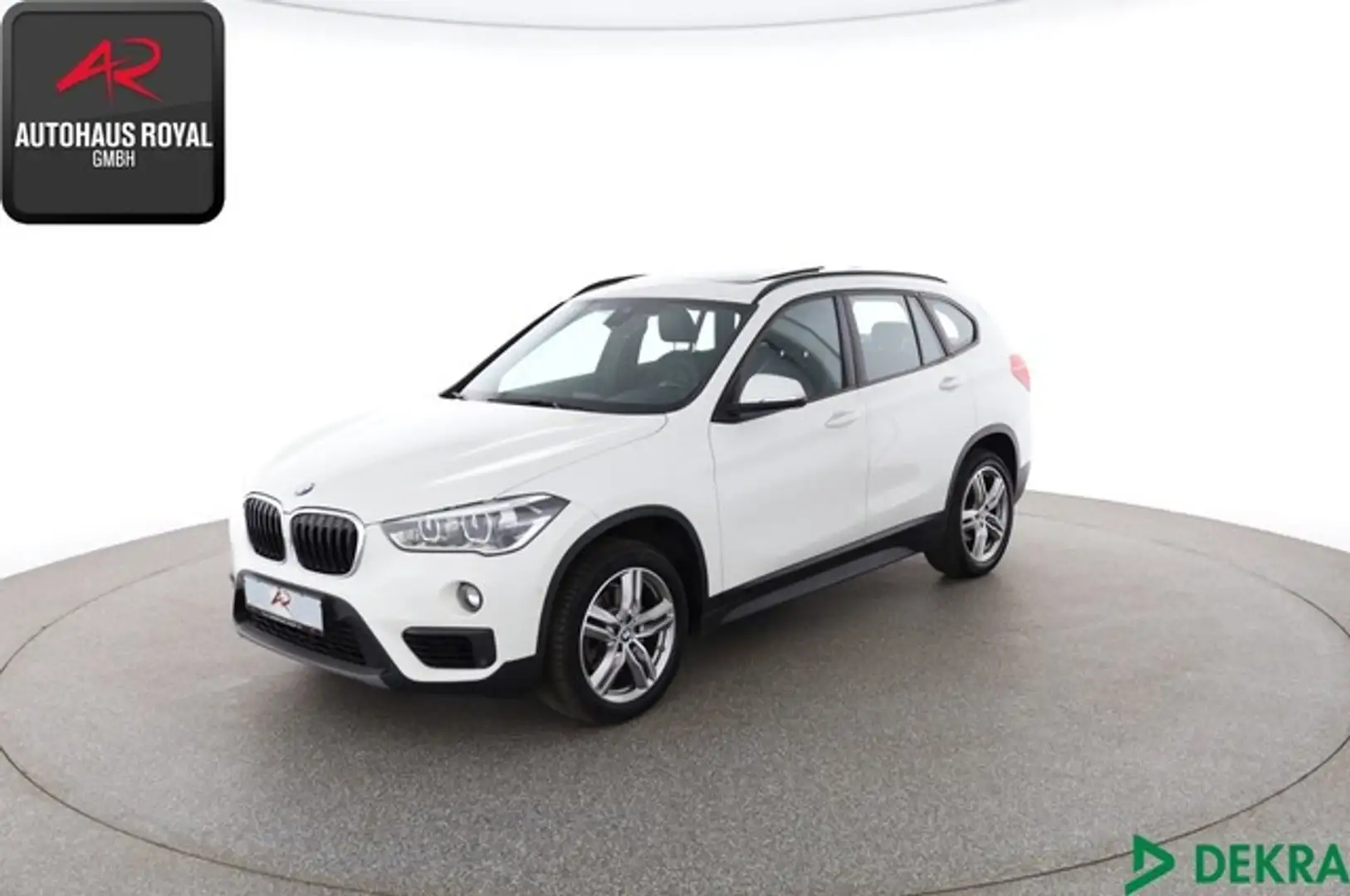 BMW X1 xDrive20i KEYLESSGO,LED,PANORAMA,NAVI,18ZOLL Weiß - 1