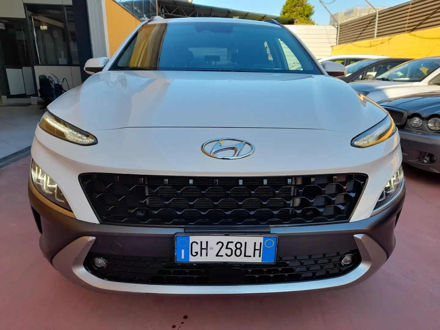 Hyundai KONA Kona 1.6 crdi 48V Xline 2wd 136cv dct Bianco - 1