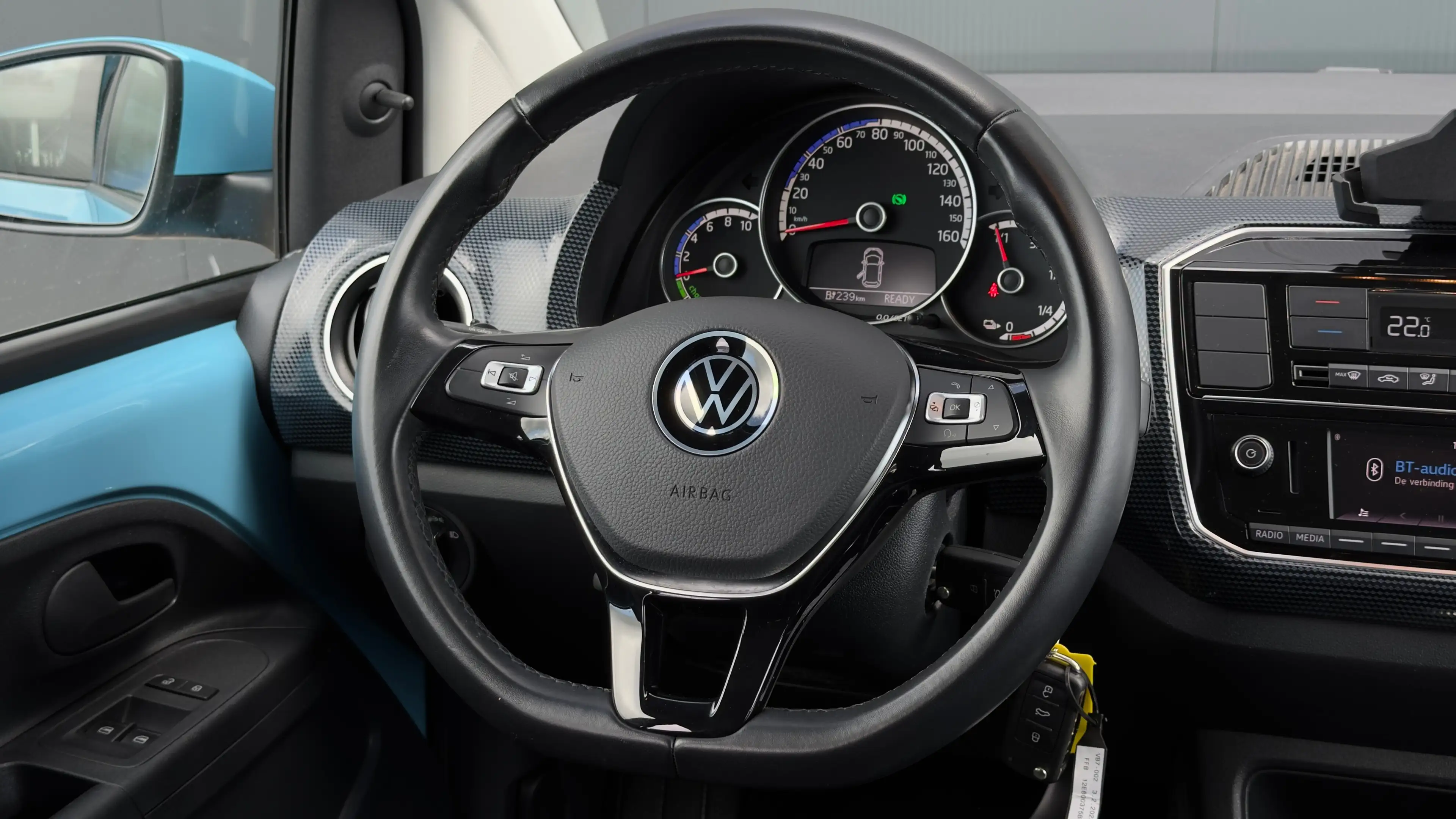 Volkswagen e-up! Live plus | SOH 90.8% | Camera | Clima | — photo 6