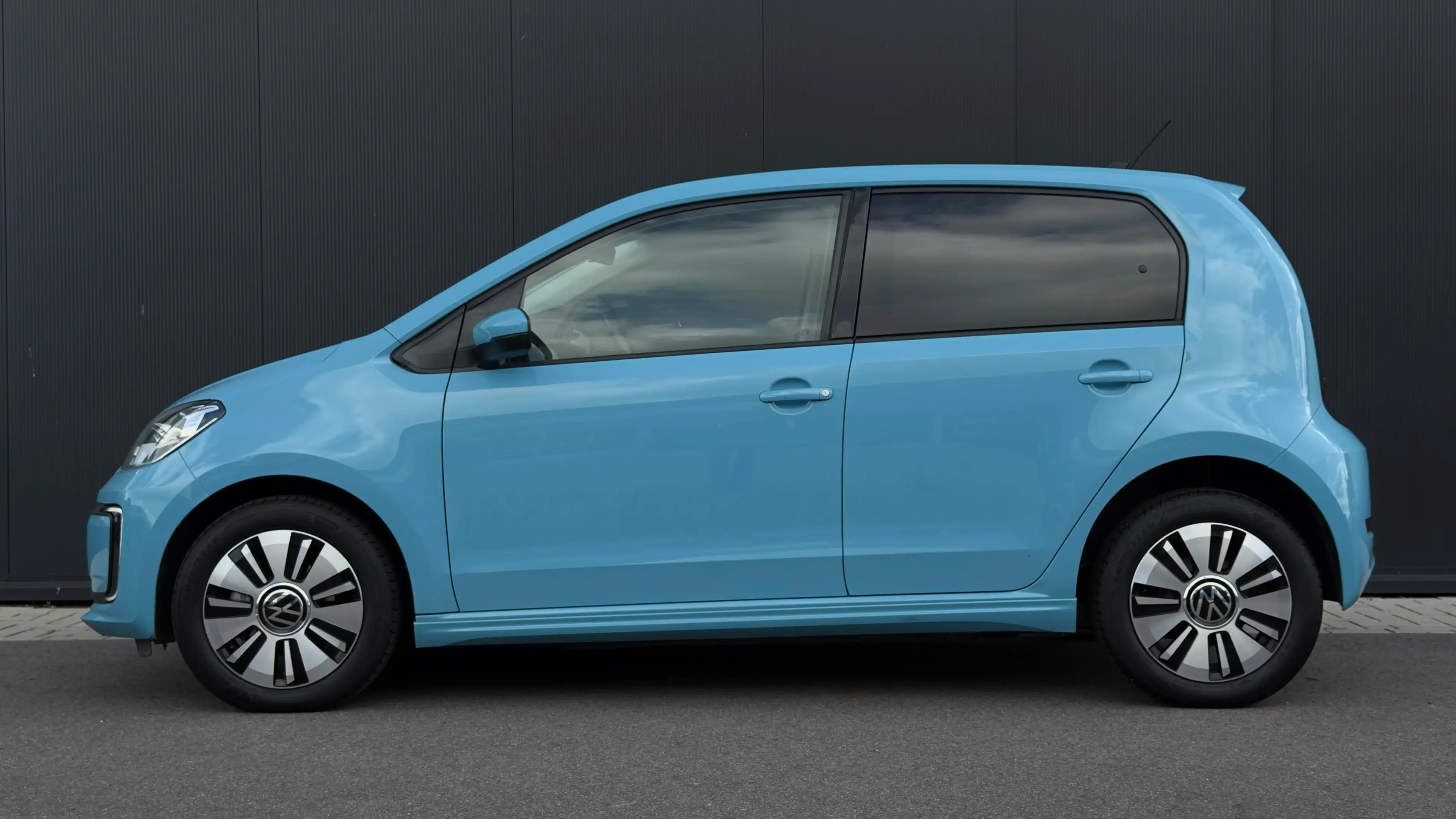 Volkswagen e-up! Live plus | SOH 90.8% | Camera | Clima | — photo 4