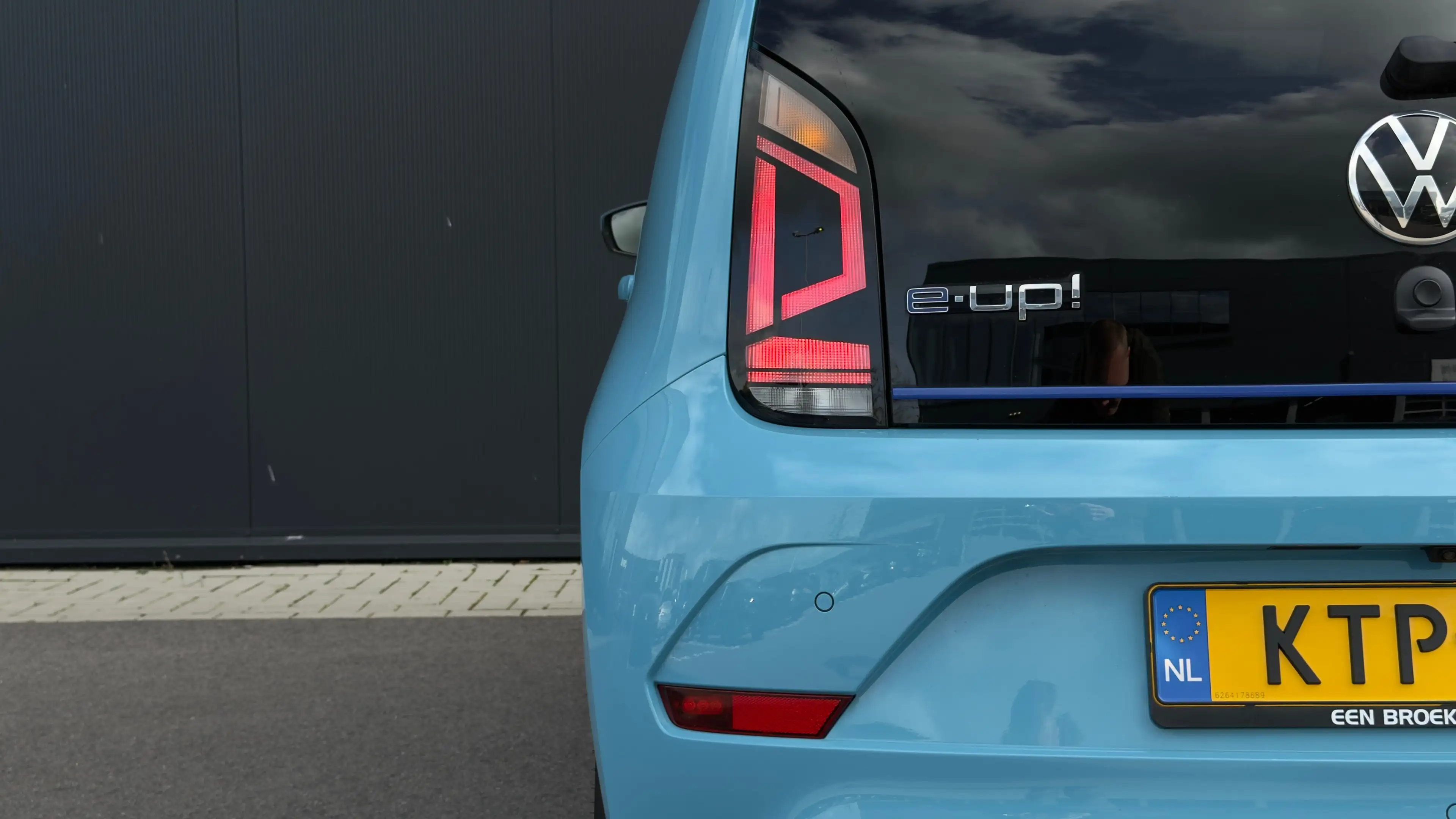 Volkswagen e-up! Live plus | SOH 90.8% | Camera | Clima | — photo 14