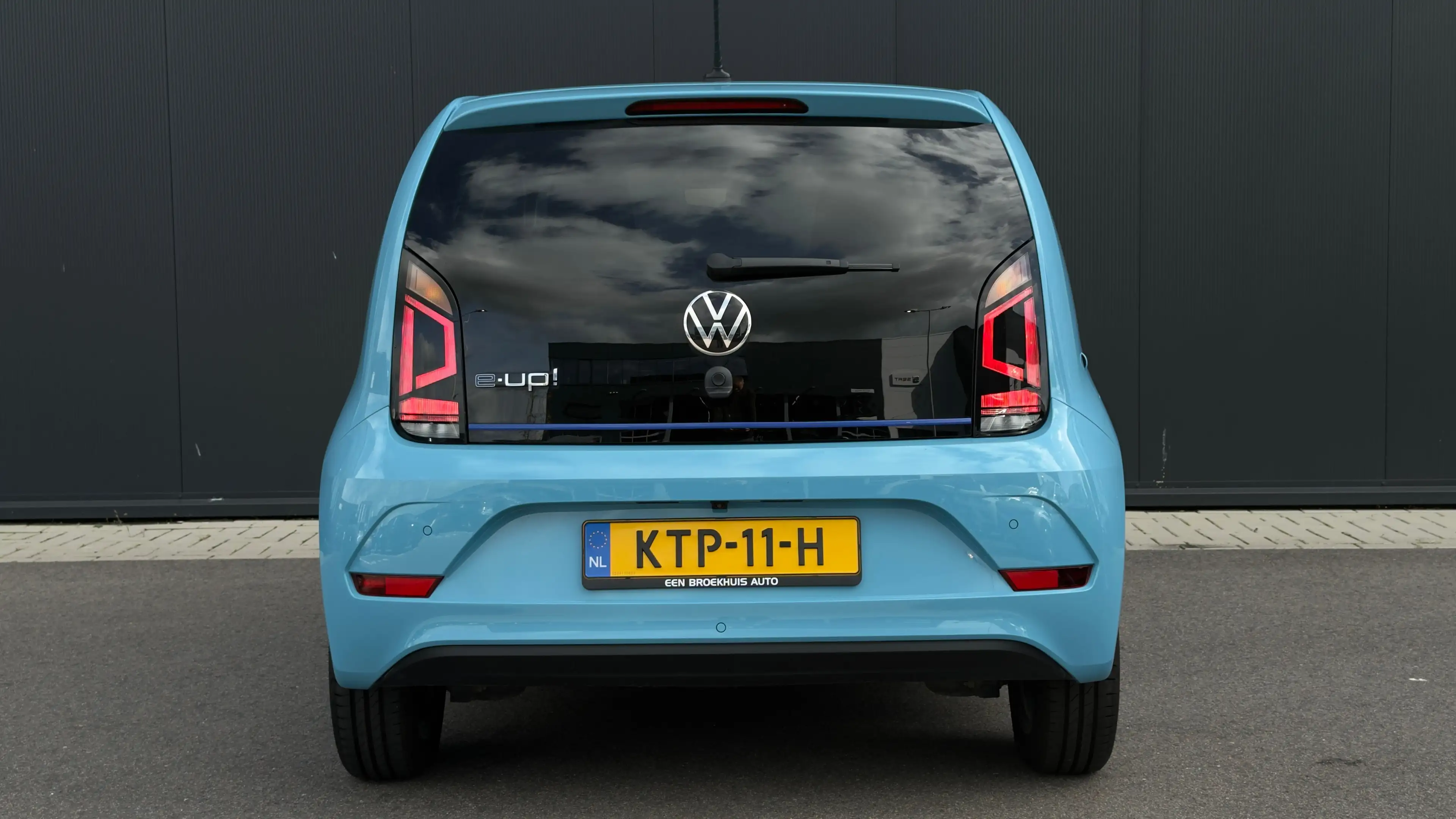 Volkswagen e-up! Live plus | SOH 90.8% | Camera | Clima | — photo 13