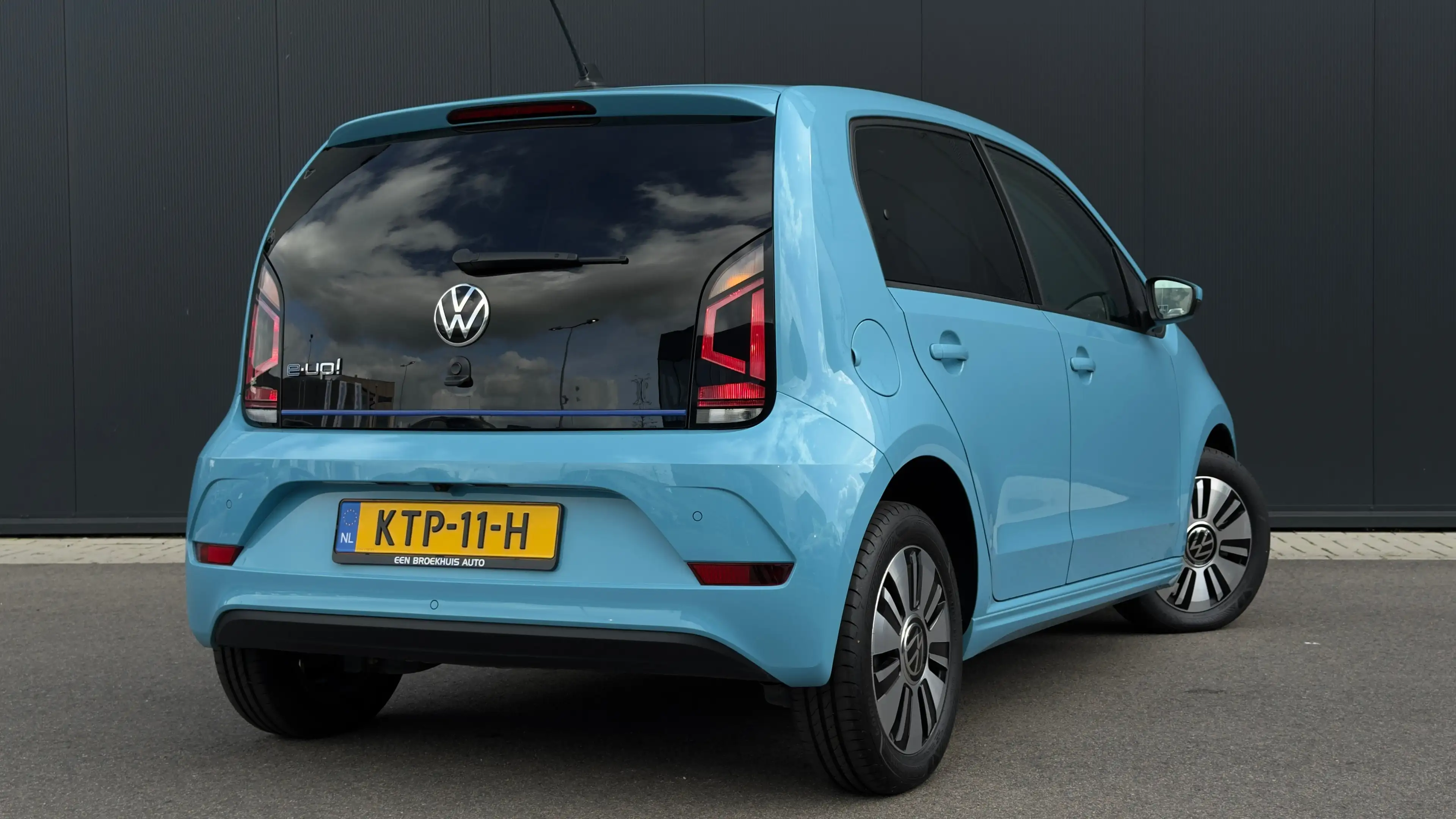 Volkswagen e-up! Live plus | SOH 90.8% | Camera | Clima | — photo 12