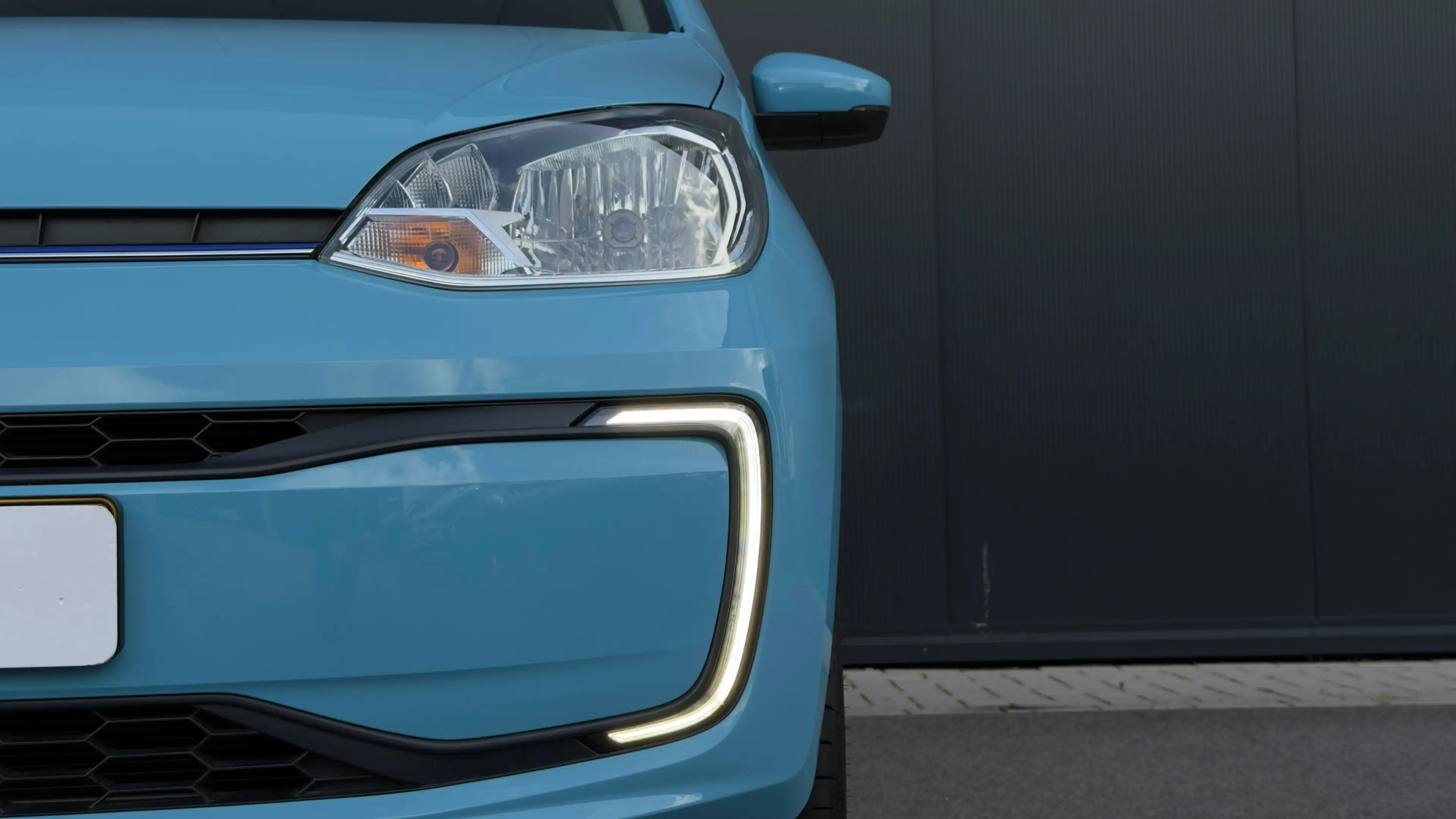 Volkswagen e-up! Live plus | SOH 90.8% | Camera | Clima | — photo 3