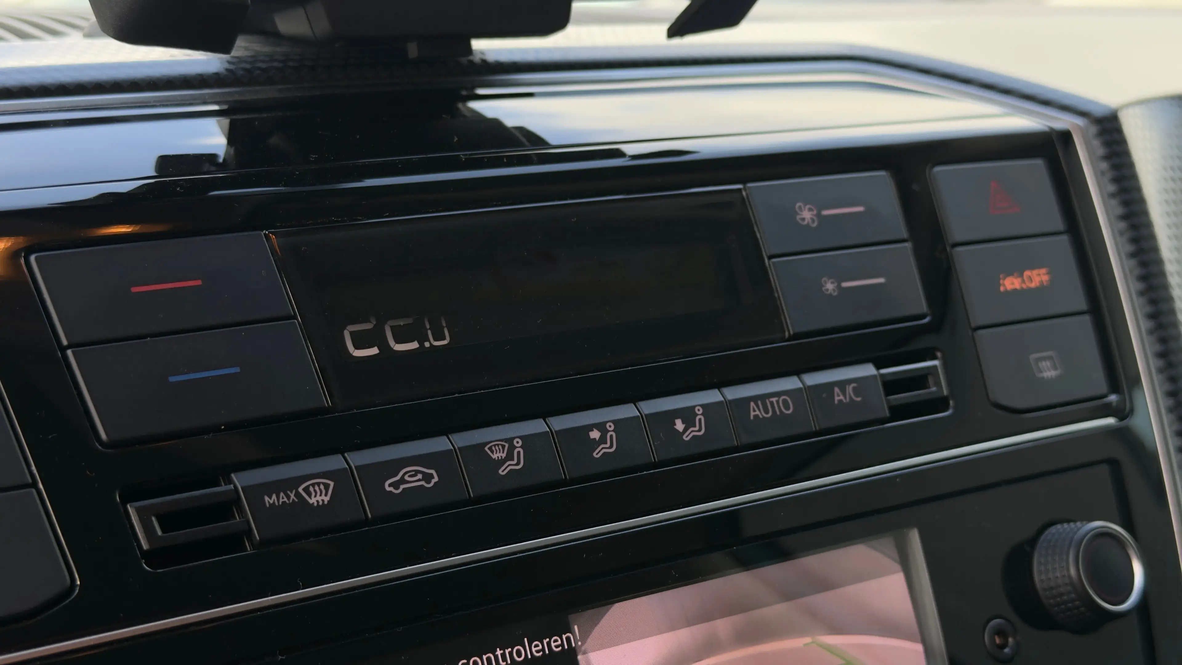 Volkswagen e-up! Live plus | SOH 90.8% | Camera | Clima | — photo 11