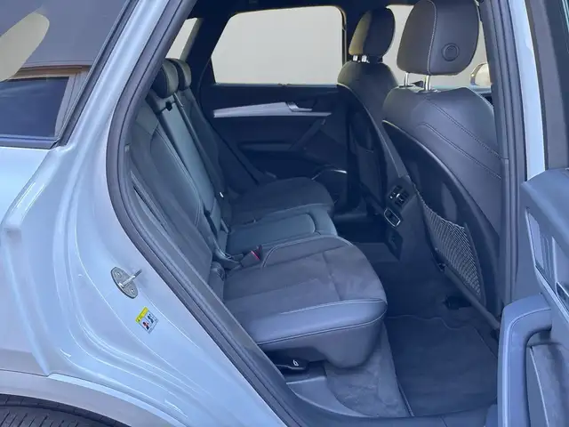 Audi Q5 view 12