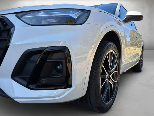 Audi Q5 view 4