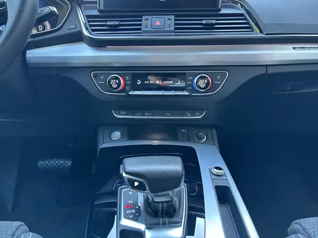Audi Q5 view 9