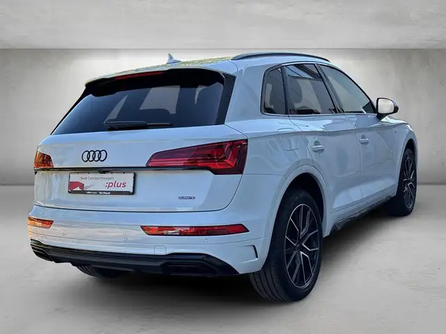 Audi Q5 view 3