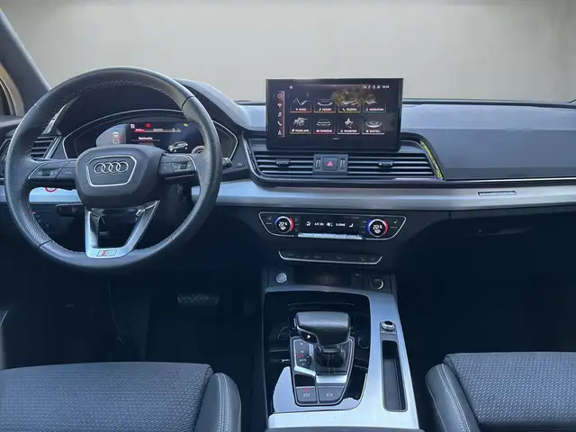 Audi Q5 view 8