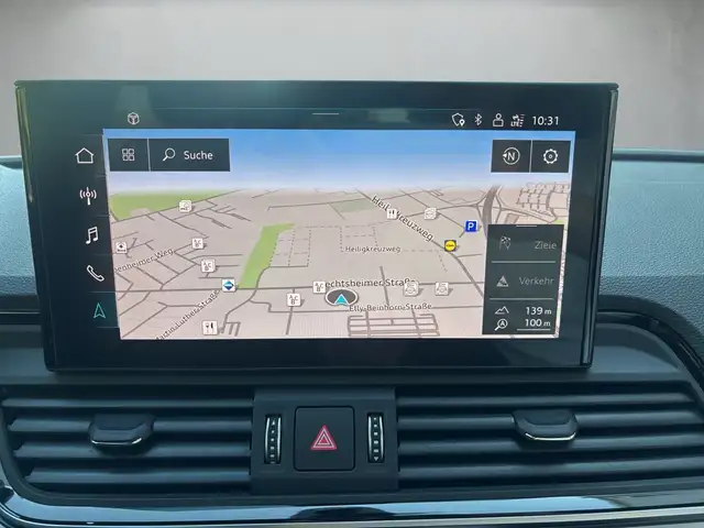 Audi Q5 view 10