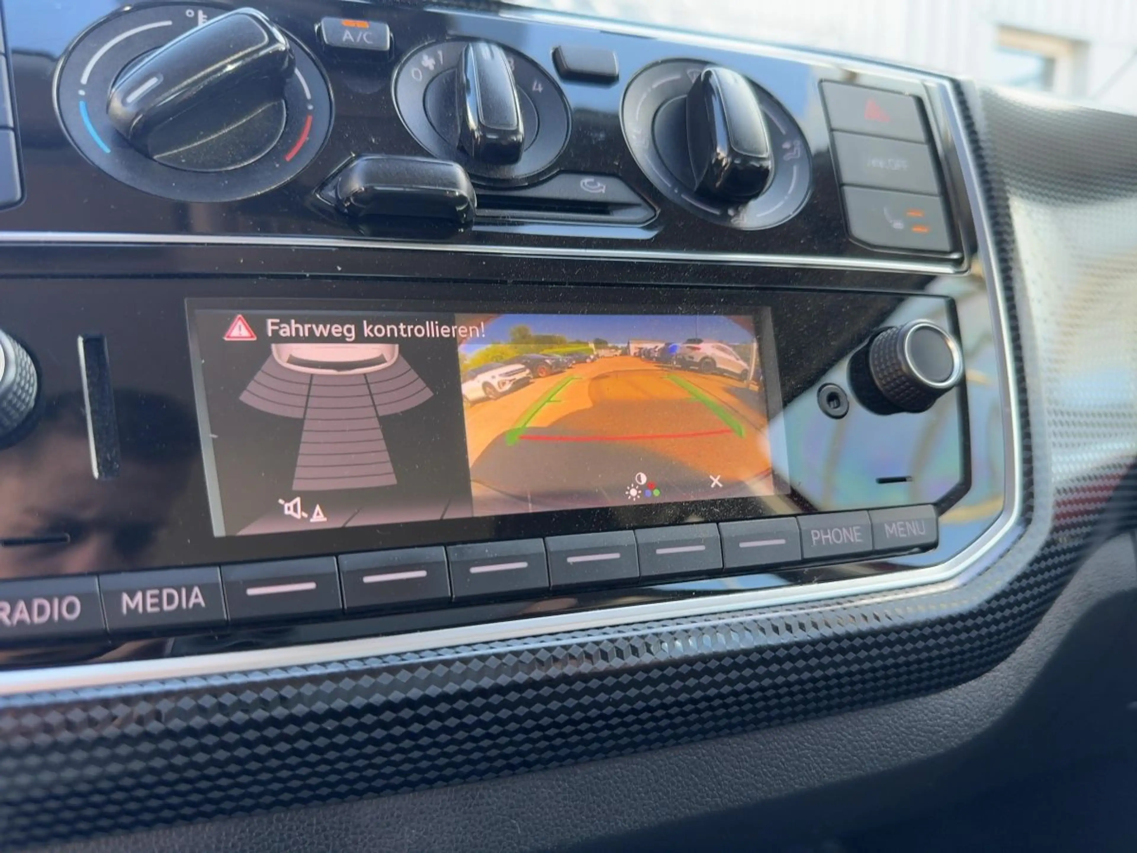 Volkswagen up! 1.0 — photo 15