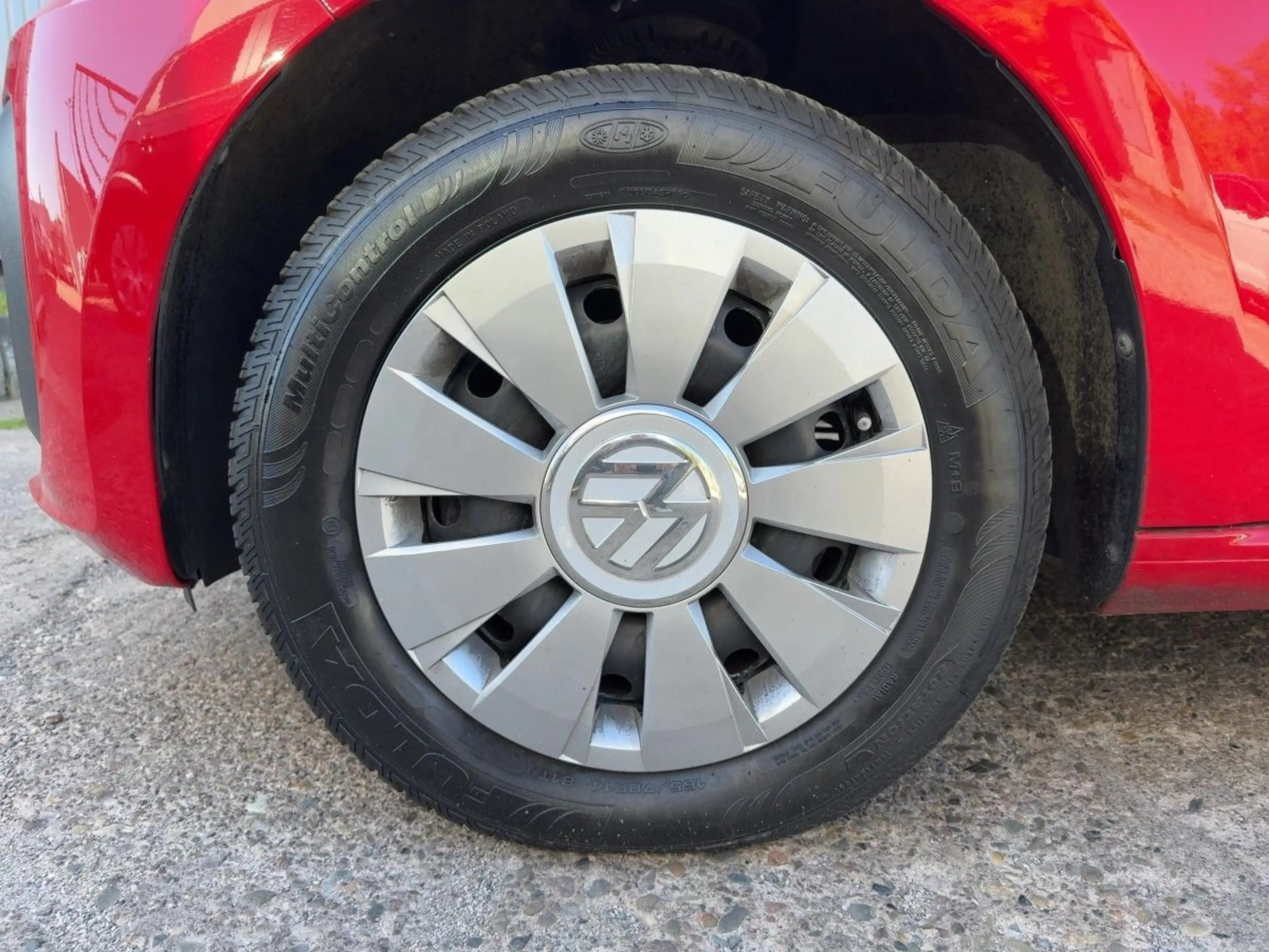 Volkswagen up! 1.0 — photo 12