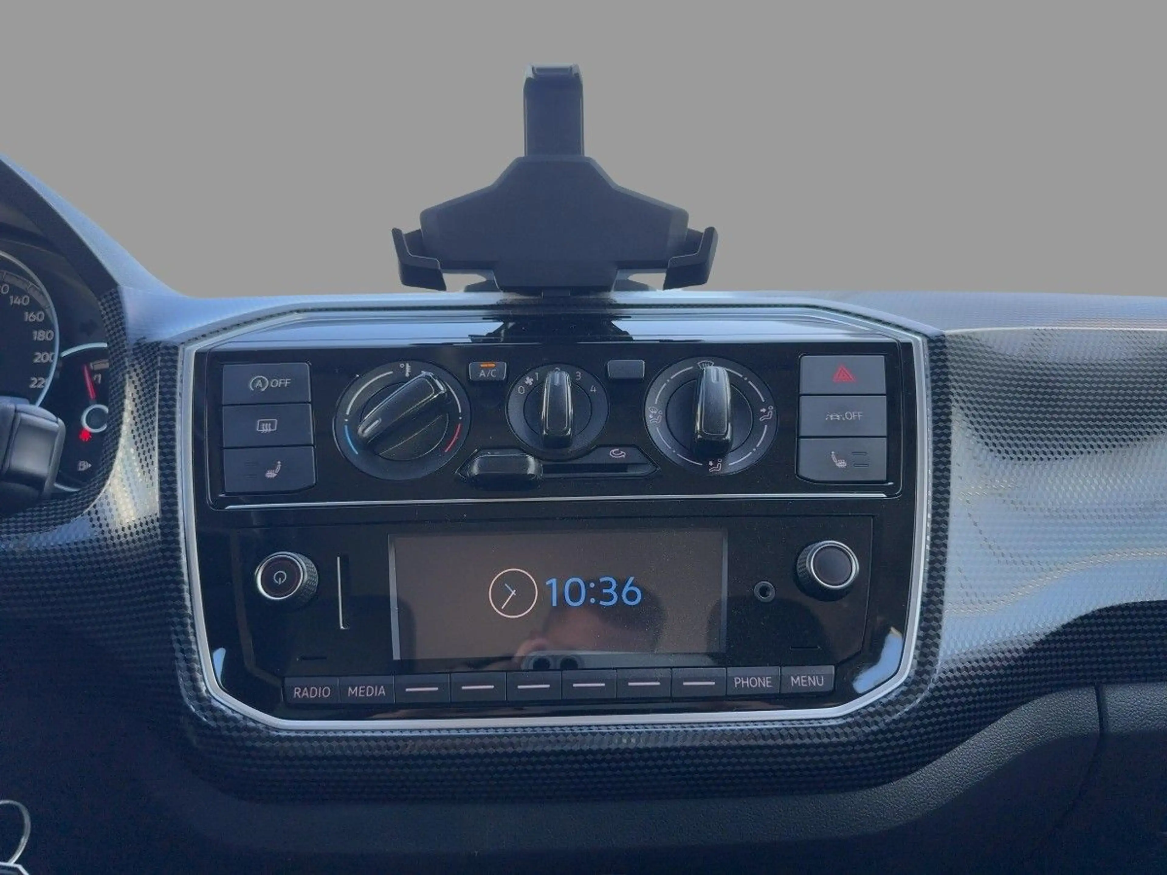Volkswagen up! 1.0 — photo 11