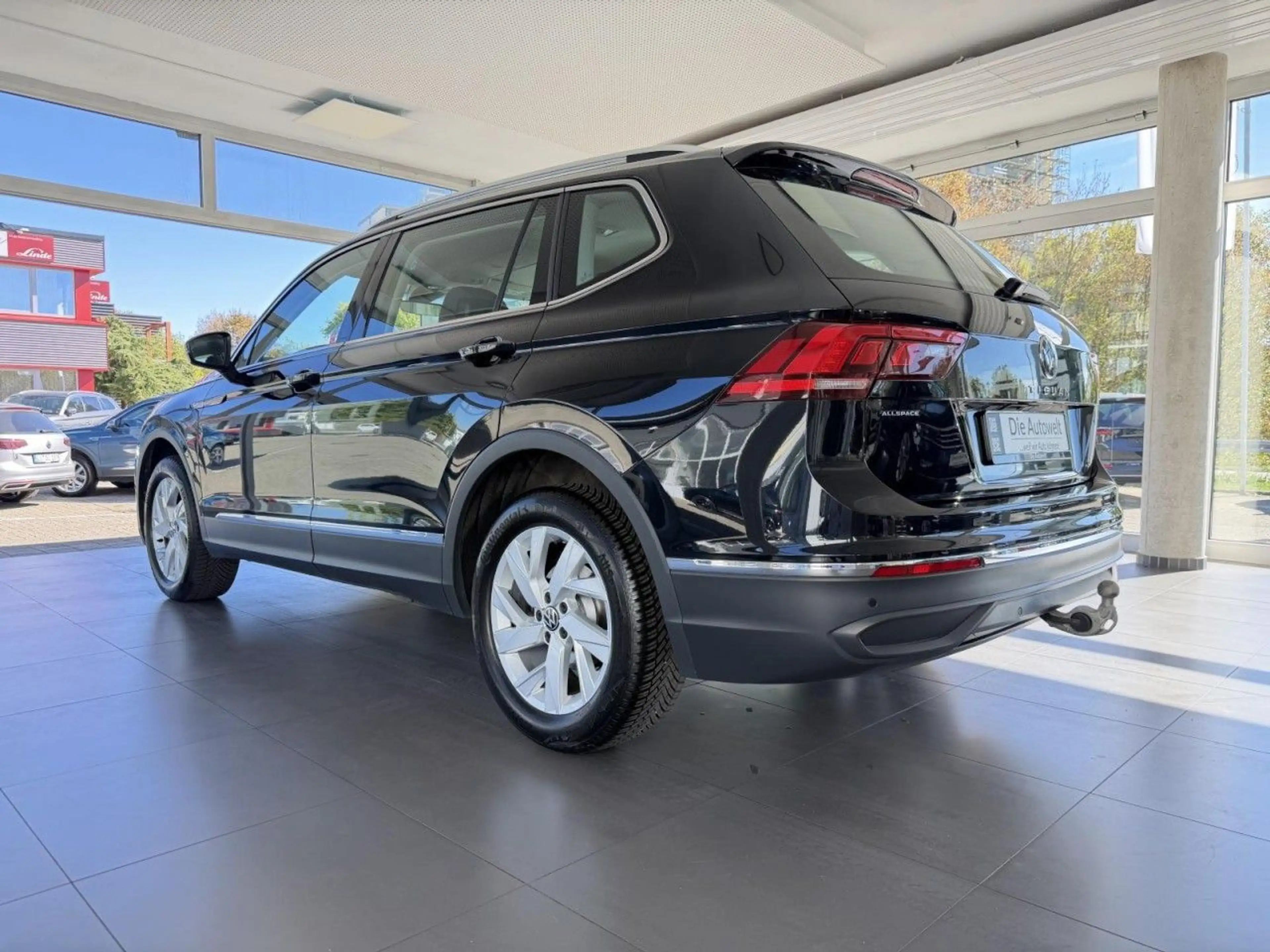 Volkswagen Tiguan Allspace Tiguan Allspace Life 1.5 TSI DSG 7.SI PDC AHK LE — photo 6