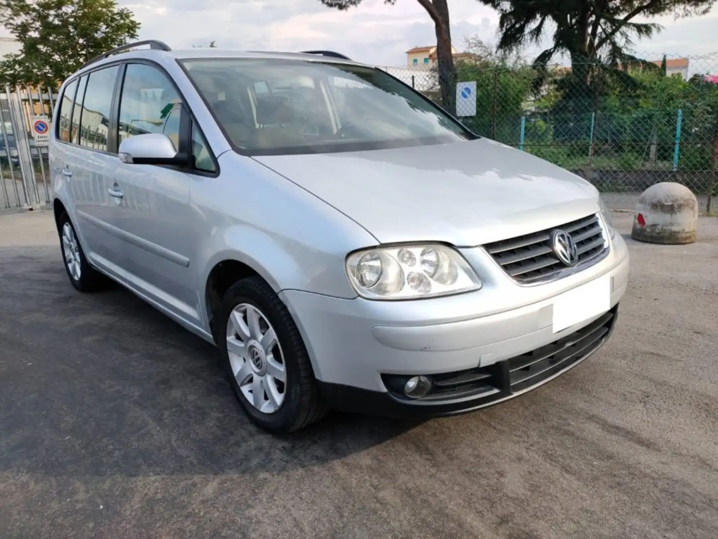 Volkswagen Touran 1.9TDI 105CV Highline Touch Bluethoot Neopatentati Argento - 1