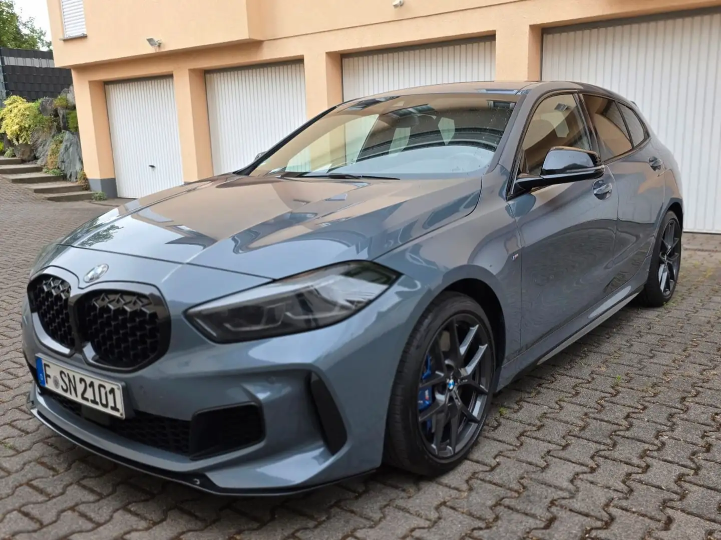 BMW 135 1 Lim. M135 i xDrive/LED/Scheckheft/2.Hand Grey - 1
