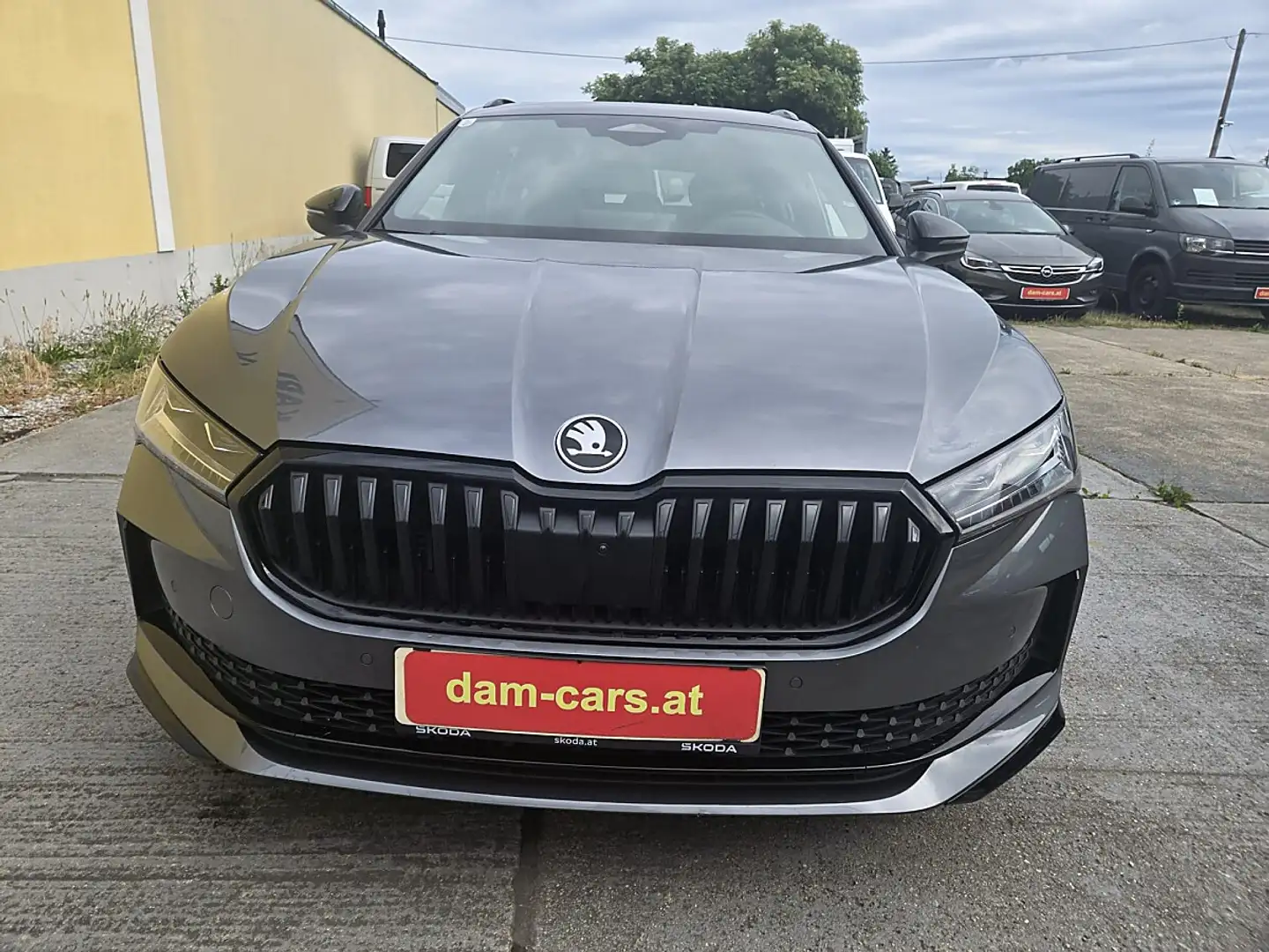 Skoda Superb Kombi 2,0 TSI Sportline DSG Grau - 2