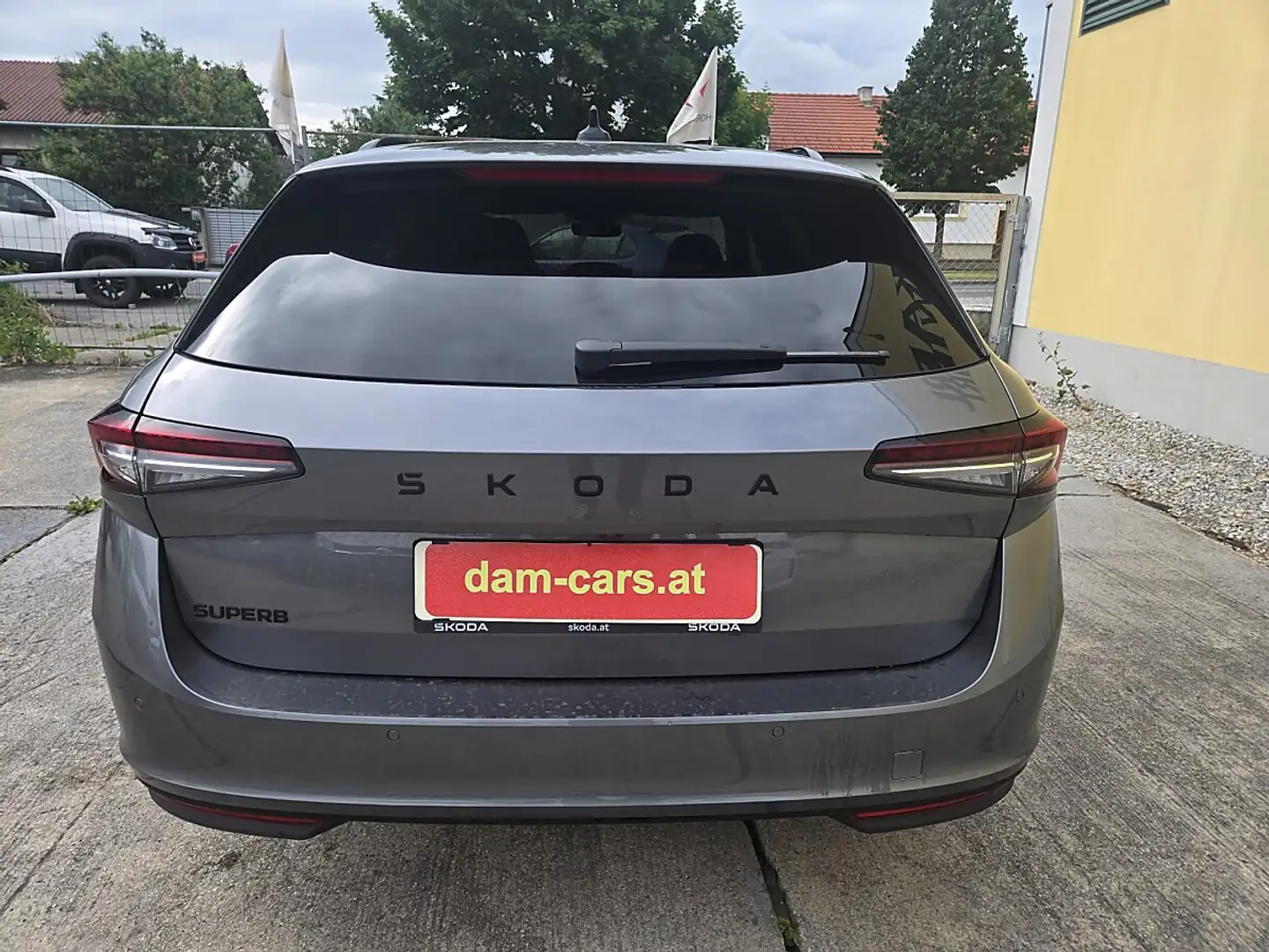 Skoda Superb Kombi 2,0 TSI Sportline DSG Grau - 1