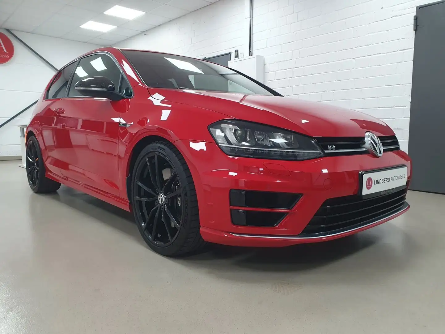Volkswagen Golf VII Lim. R BMT 4Motion Rot - 2