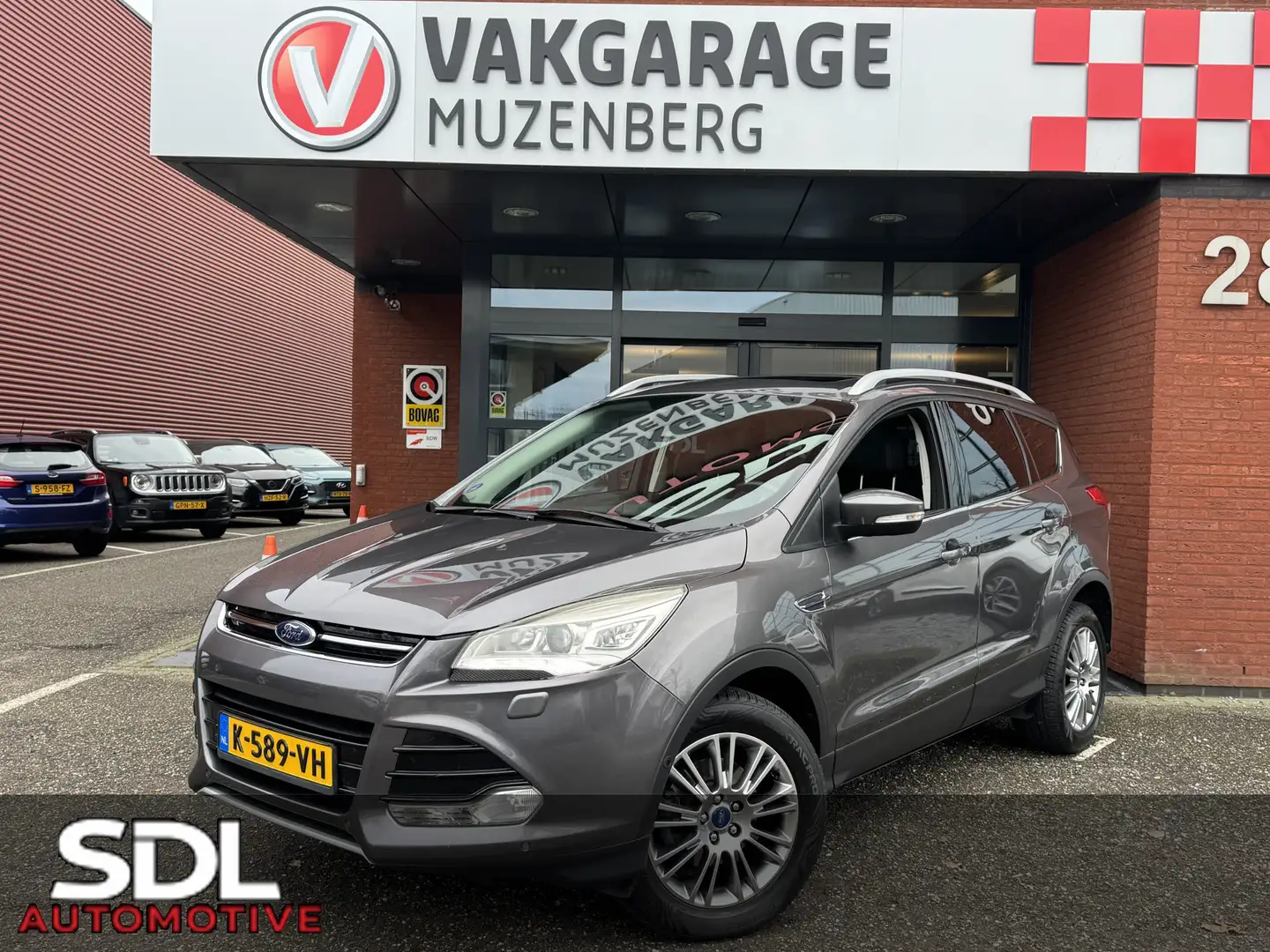 Ford Kuga 1.6 Titanium Plus GOED ONDERHOUDEN!! // NAVI // PA Grijs - 1