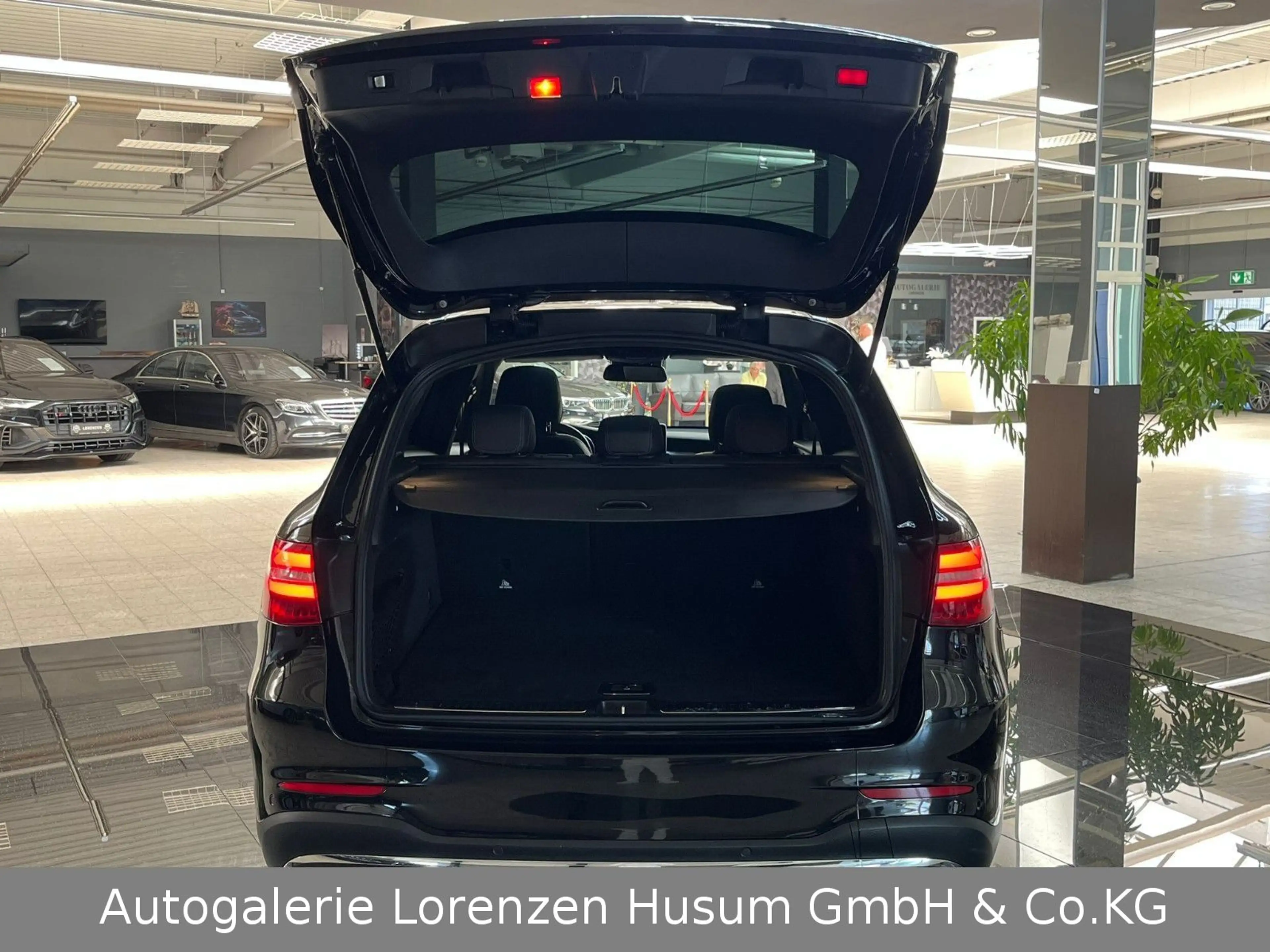 Mercedes-Benz GLC 350 d 4Matic AMG mit Vollausstattung — photo 9