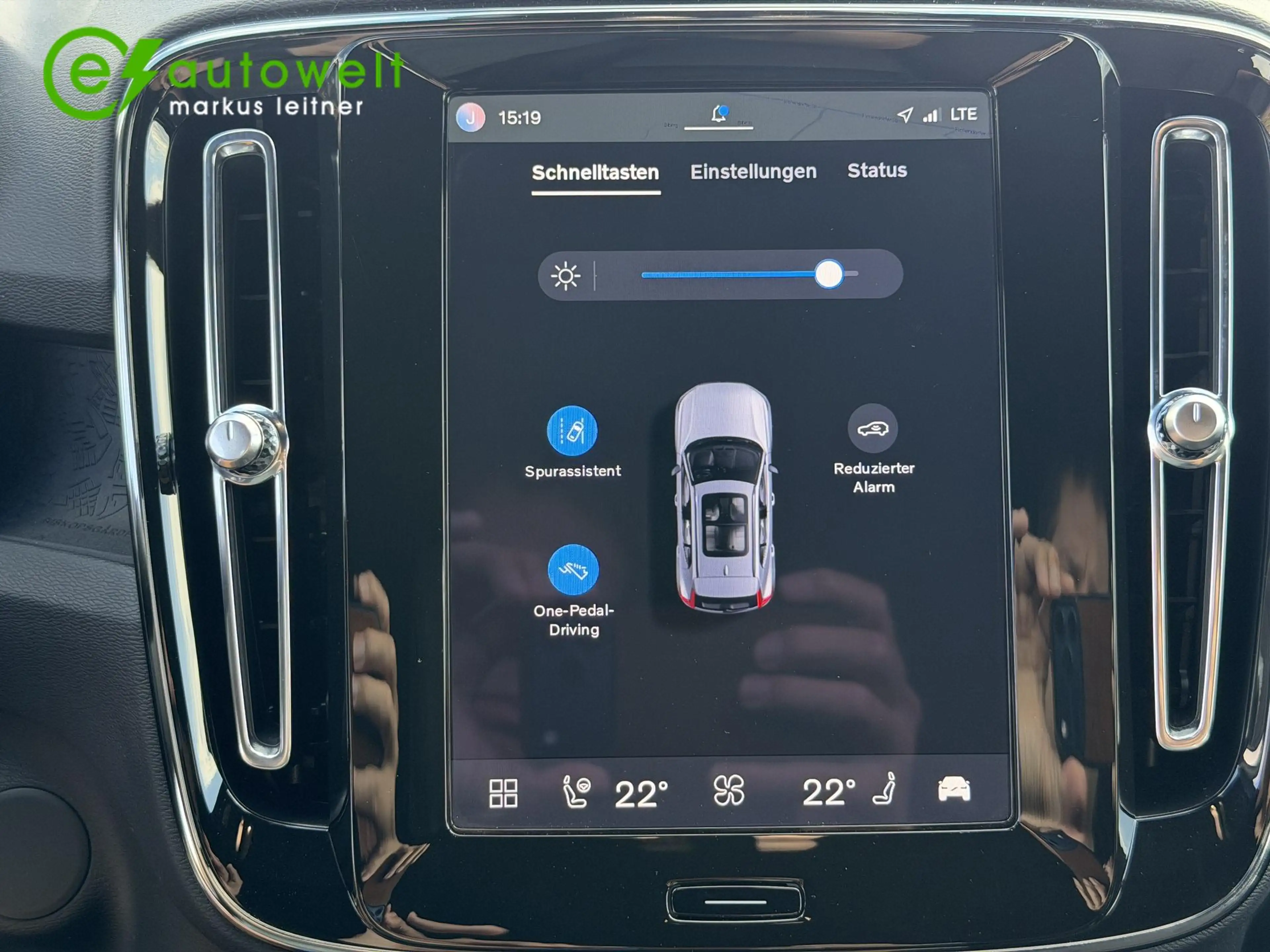 Volvo XC40 Plus Extended Range 82kWh Twin Motor Pilot RFK — photo 15