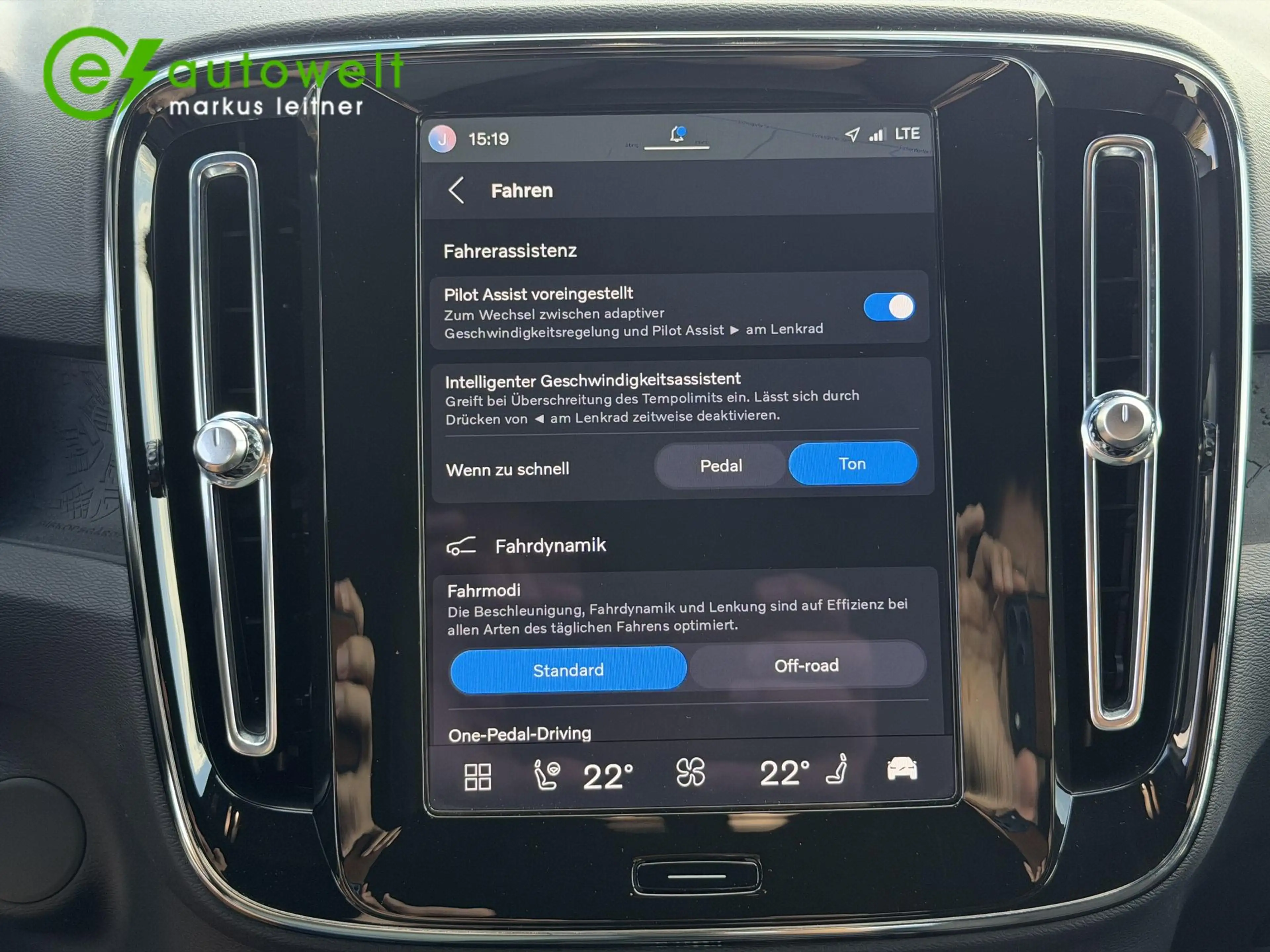 Volvo XC40 Plus Extended Range 82kWh Twin Motor Pilot RFK — photo 14