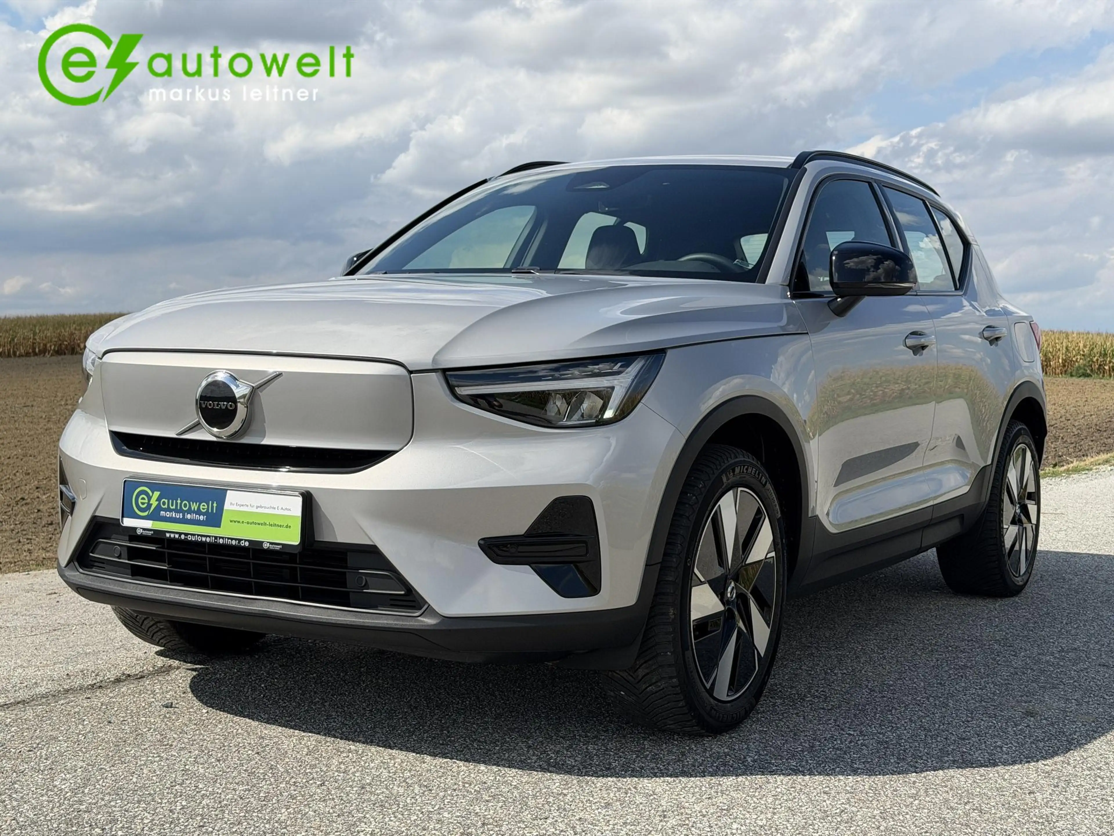 Volvo XC40 Plus Extended Range 82kWh Twin Motor Pilot RFK — photo 8