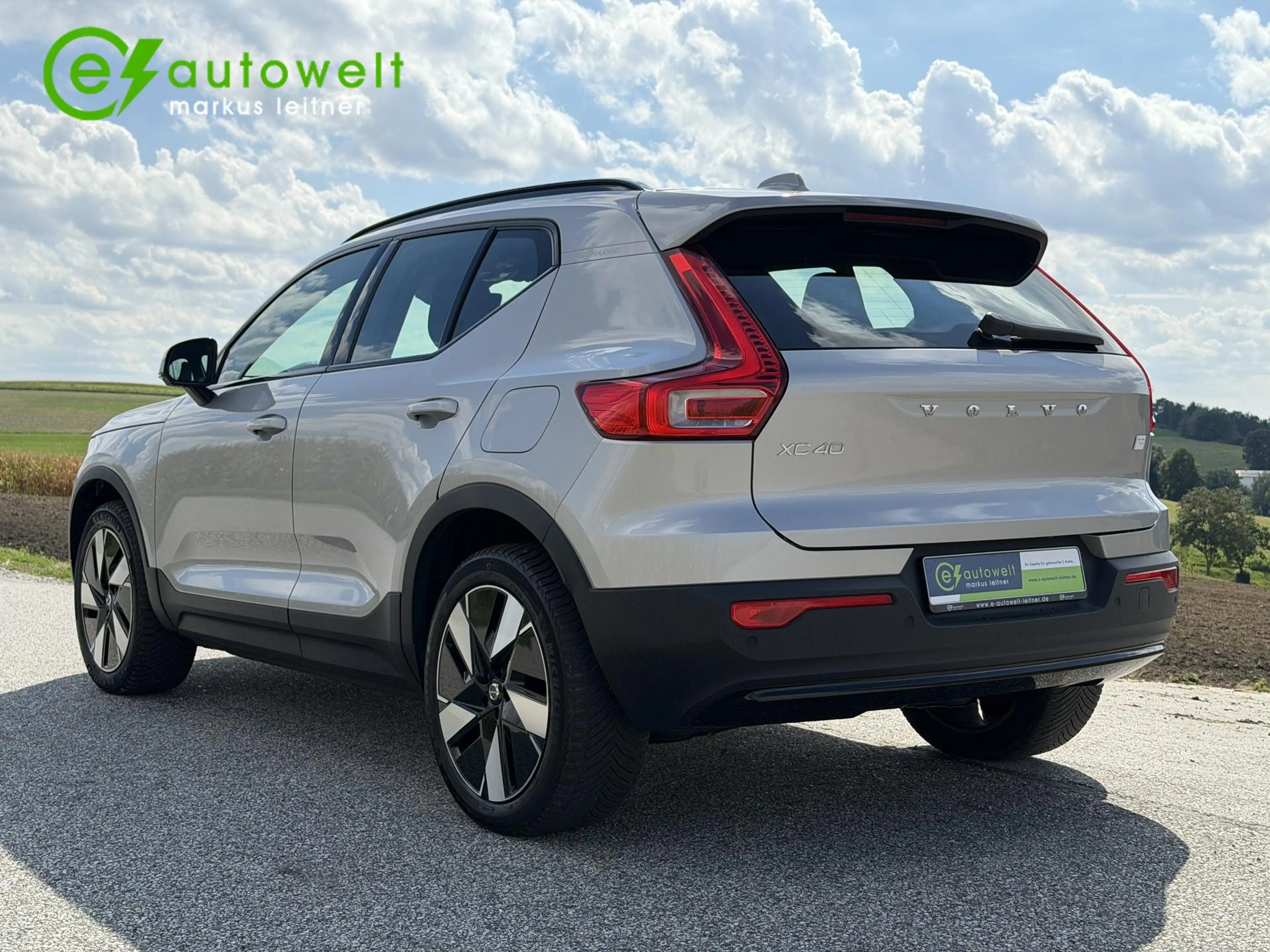 Volvo XC40 Plus Extended Range 82kWh Twin Motor Pilot RFK — photo 6