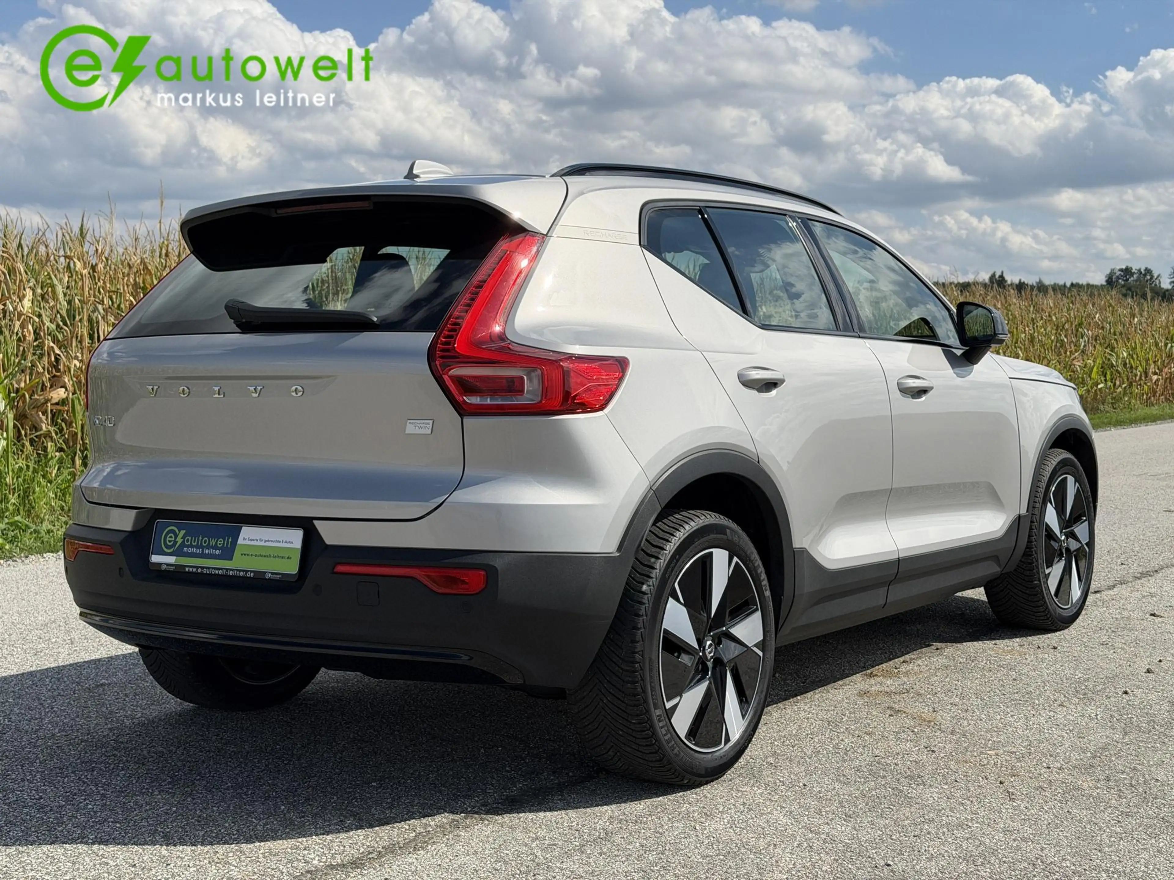 Volvo XC40 Plus Extended Range 82kWh Twin Motor Pilot RFK — photo 4